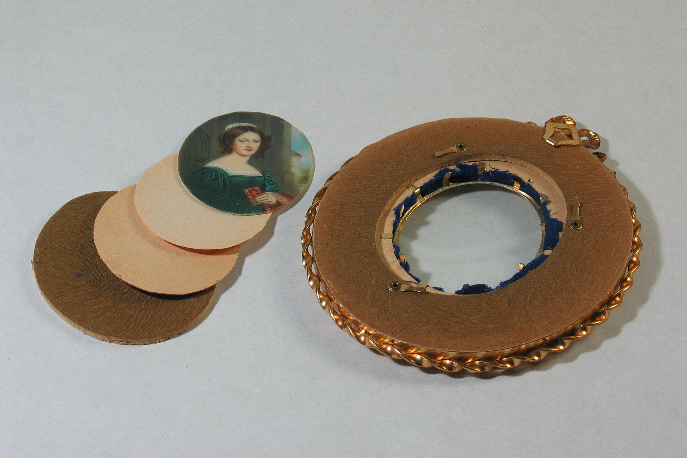 Lot Of 3 Hand Painted Portrait Miniatures Continental, 1st half of 20th century For Sale 1