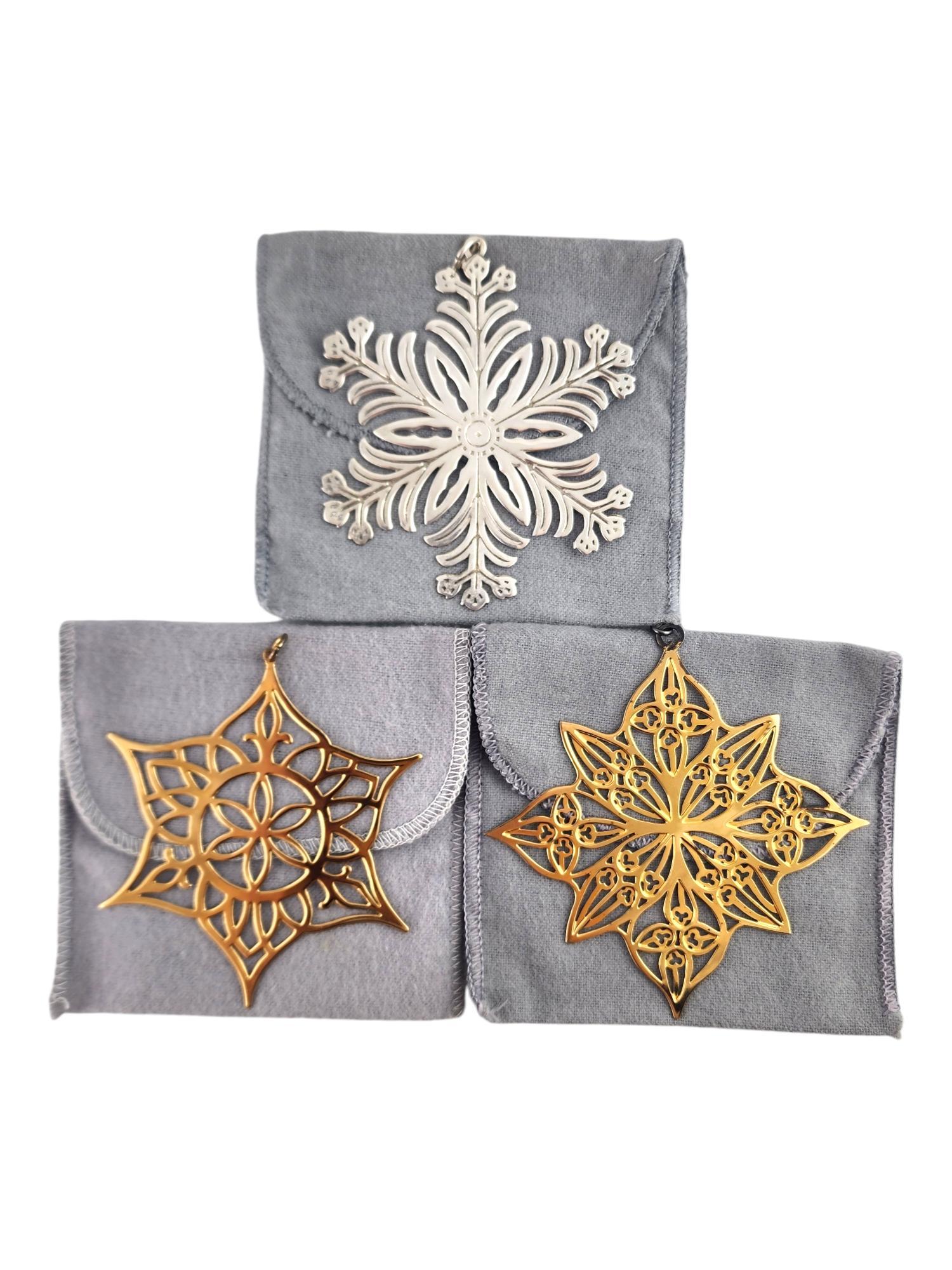 Lot of 3 MMA Sterling Silver Snowflake Ornaments #18718

This beautiful set of 3 sterling silver ornaments by the Metropolitan Museum of Art features 2 gilded ornaments and will all make a gorgeous addition to your ornament collection!
Dated 1973,