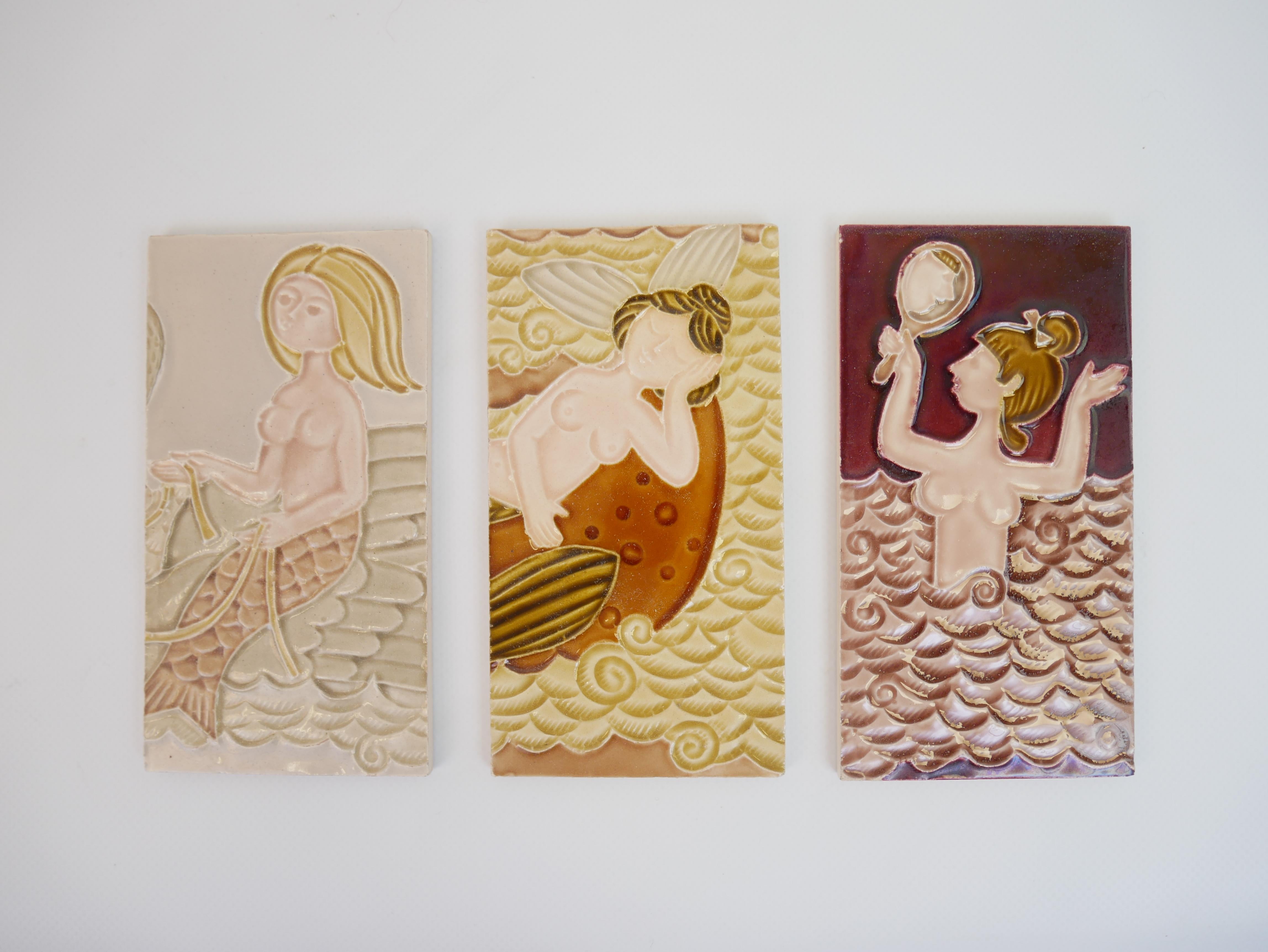 Mid-Century Modern Lot de 3 carreaux très rares représentant des sirènes de Roger Capron en vente