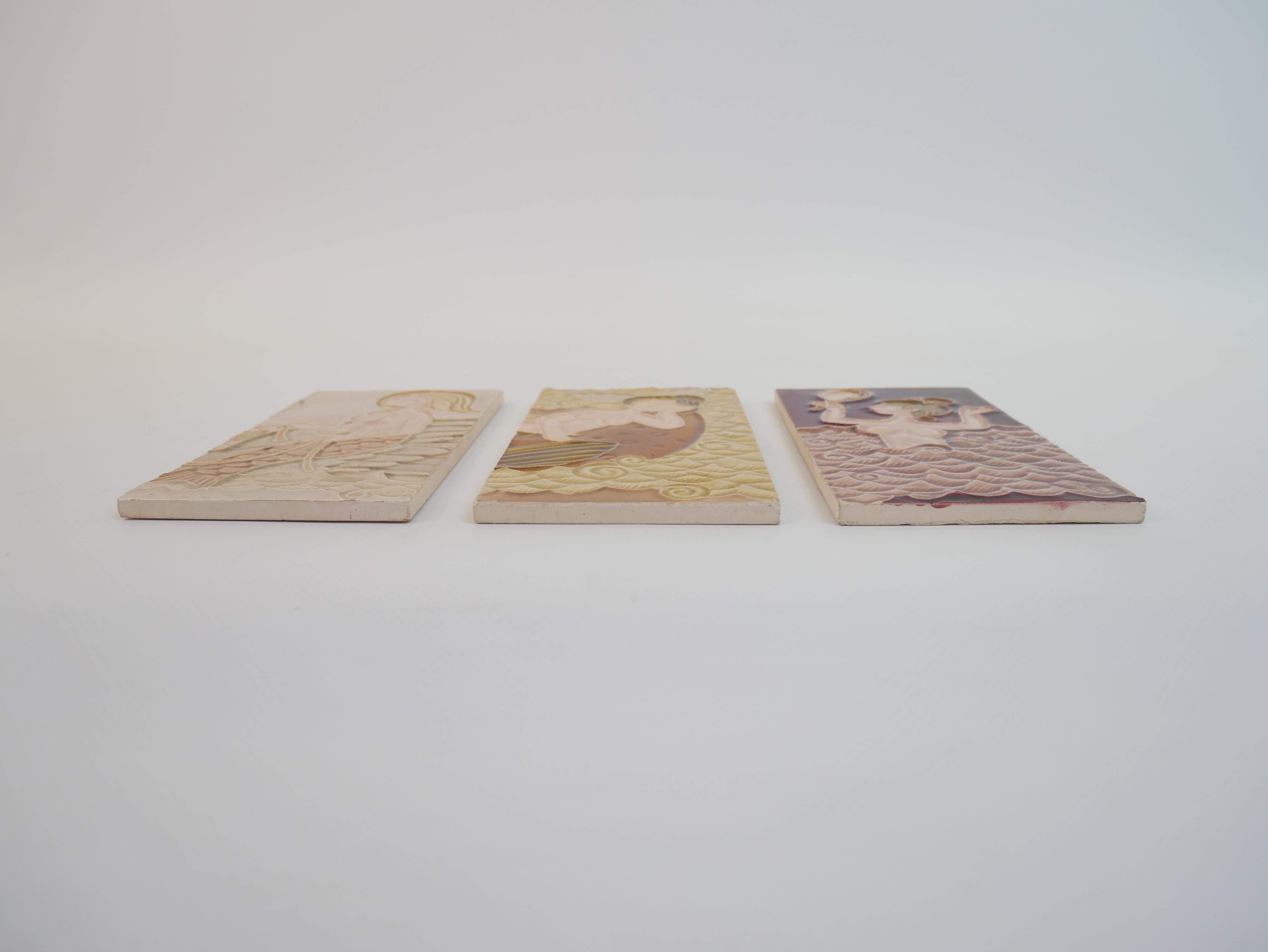Français Lot de 3 carreaux très rares représentant des sirènes de Roger Capron en vente