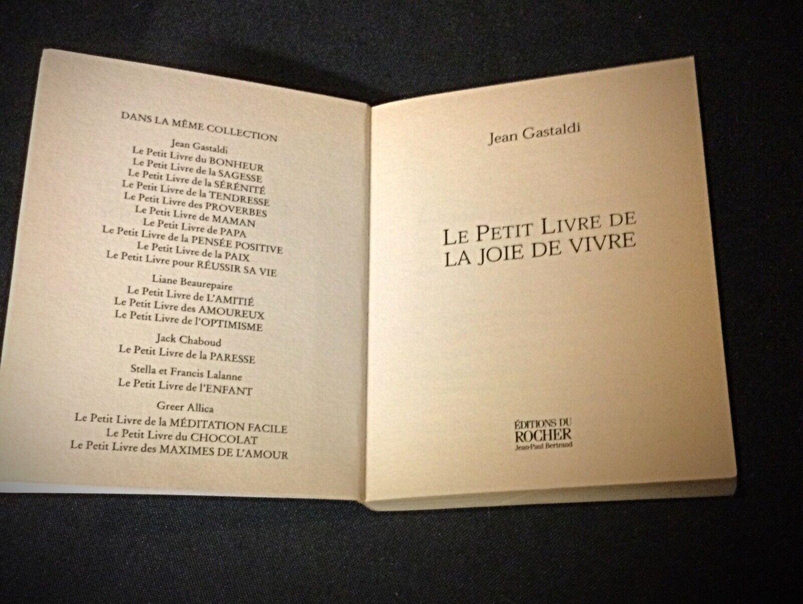 Ce lot comprend trois livres anciens : 