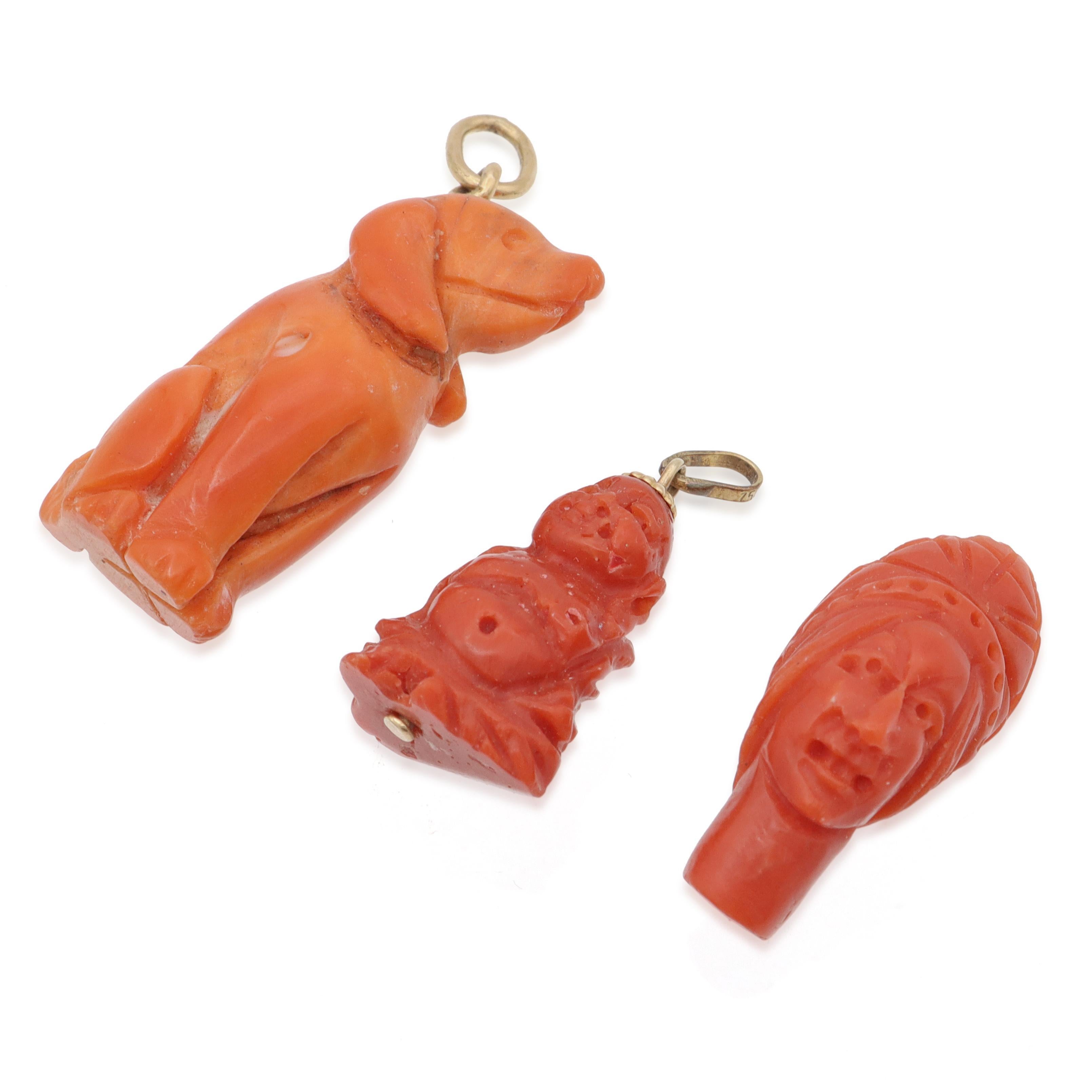 Lot of 3 Vintage Gelbgold Handgeschnitzte Koralle Hund Buddha Dame Anhänger (Gemischter Schliff) im Angebot
