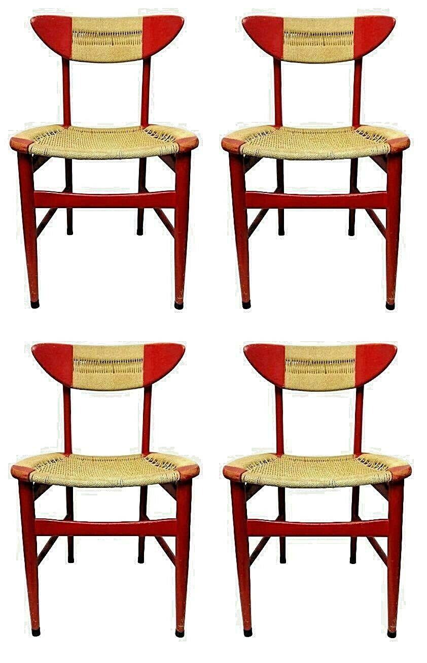 Posten von vier originalen 1950er Stühlen aus Holz und Seilgeflecht, Design Hans Wegner

sie messen 75 cm in der Höhe, 46 cm in der Breite, 46 cm in der Tiefe und 44 cm in der Höhe des Sitzes über dem Boden

Guter Vintage-Zustand, gesunde