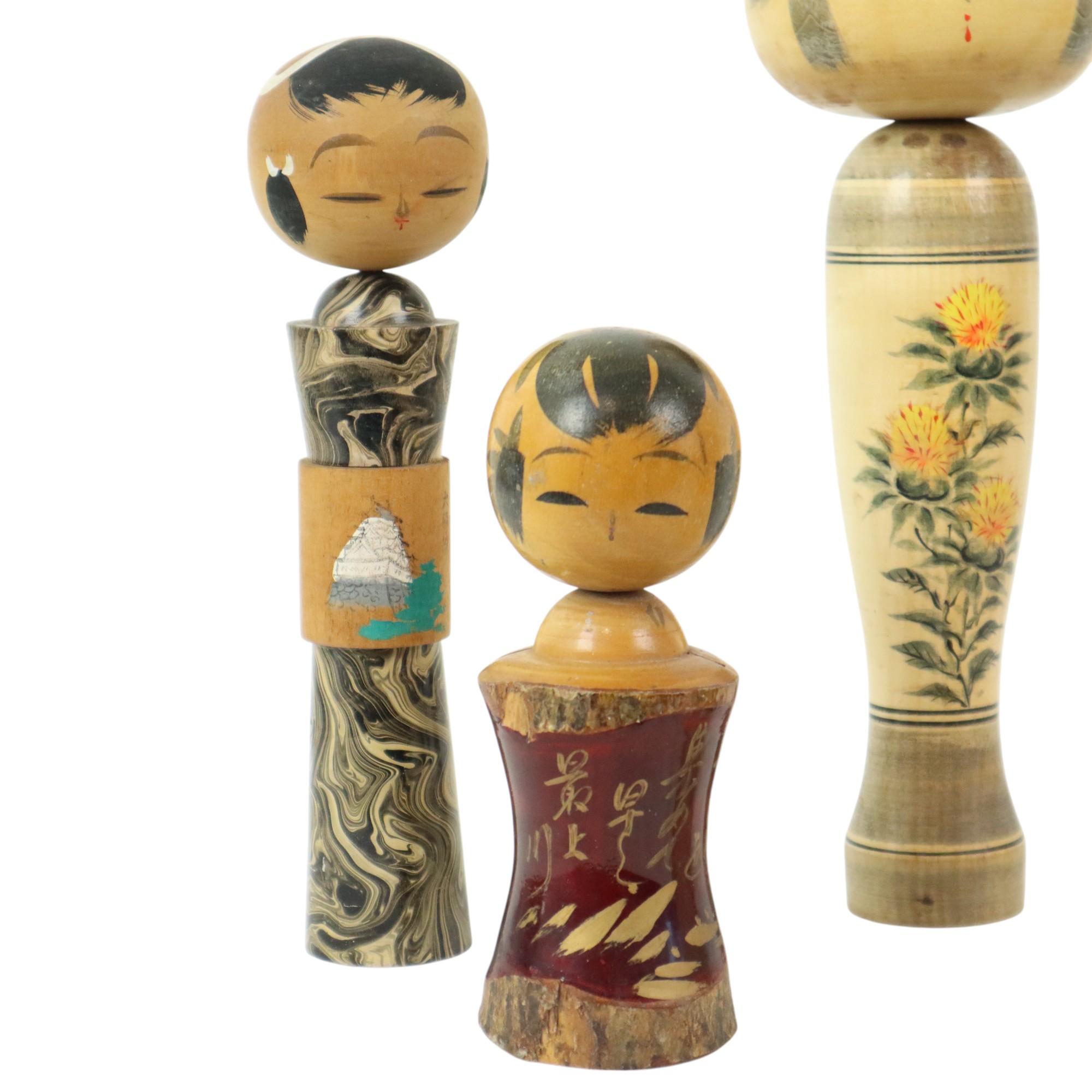 Bellissimo set di 5 bambole kokeshi vintage del tardo periodo Showa, circa anni '70-'80, fatte a mano e dipinte, Giappone.

Questo bellissimo e originale set proviene da una collezione privata in Giappone. Si tratta di oggetti molto decorativi ed