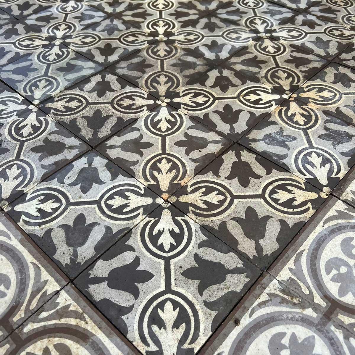 Lot of 500 m² of Antique Cement Tiles – Late 19th Century For Sale 1