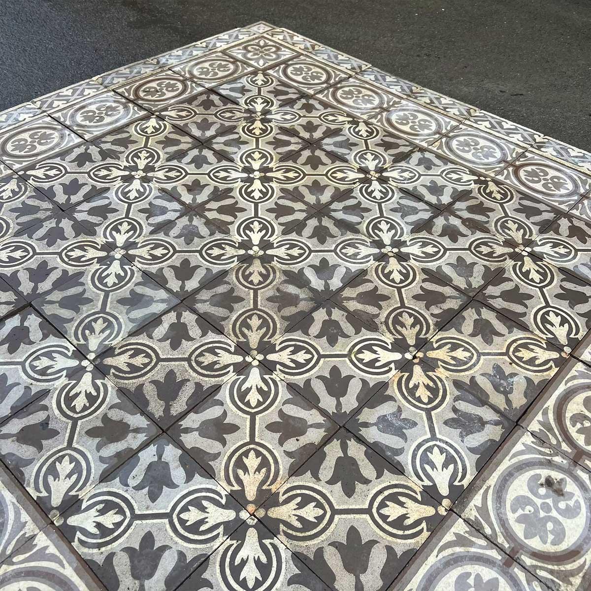Lot of 500 m² of Antique Cement Tiles – Late 19th Century For Sale 2