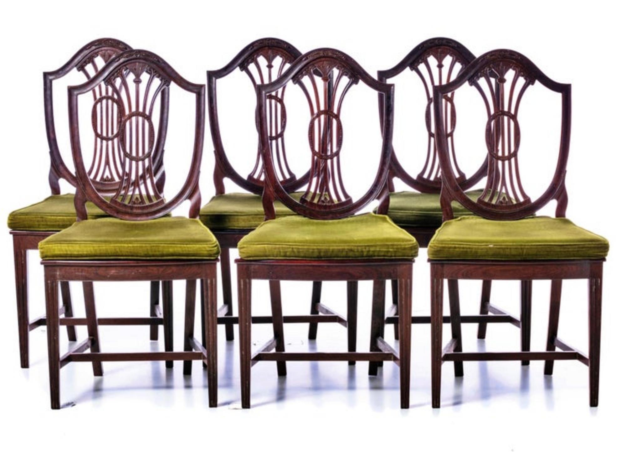 Lot of 6 chairs
Portuguese
19th century
in Brazilian rosewood, cut and pierced table, straw seats.
Dimensions: 99 x 50 x 40 cm.