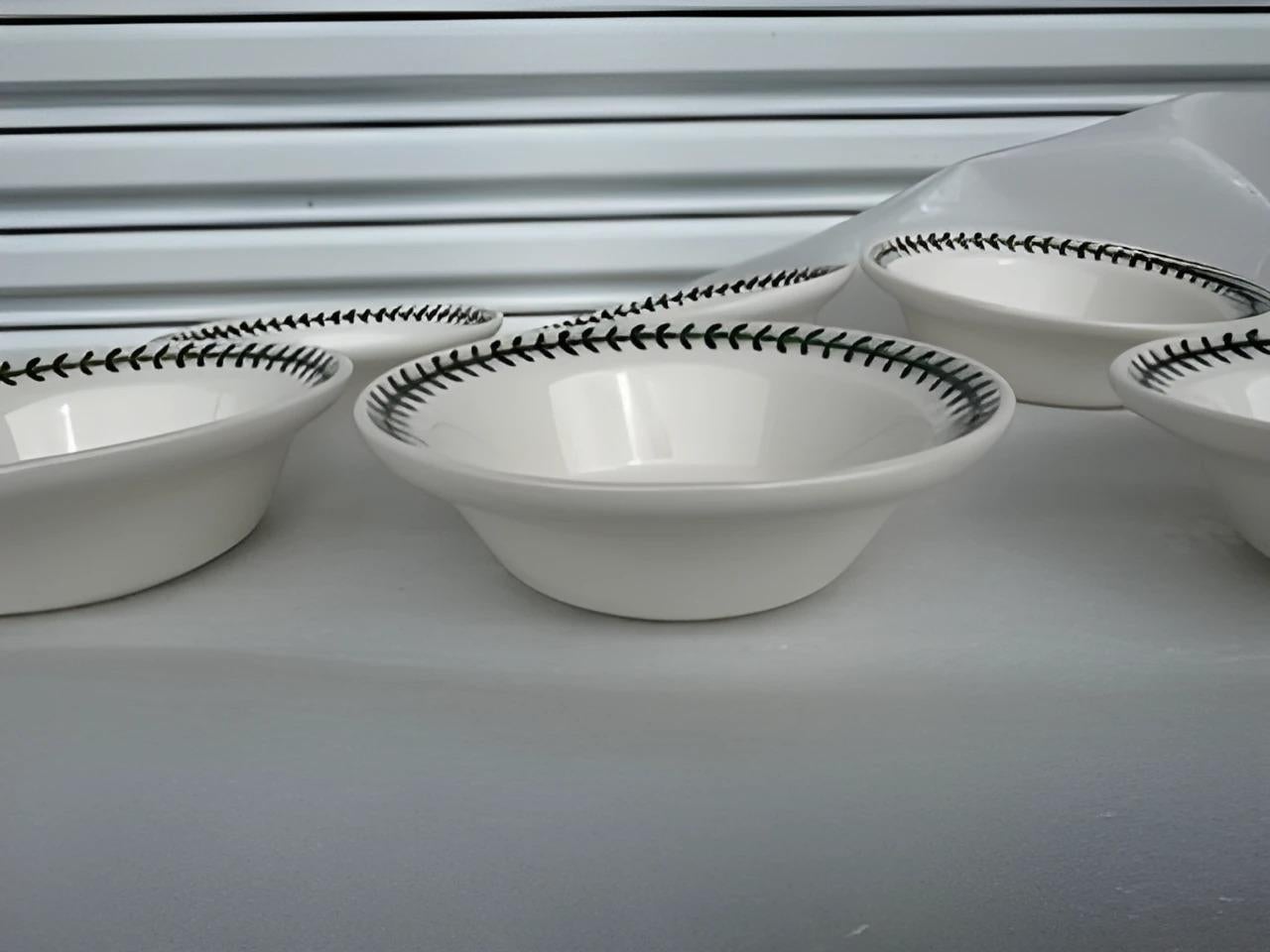 Lot von 6 Porzellan-Oatmealtellern aus Porzellan
L-6 1 /2 “
W6 1/2”