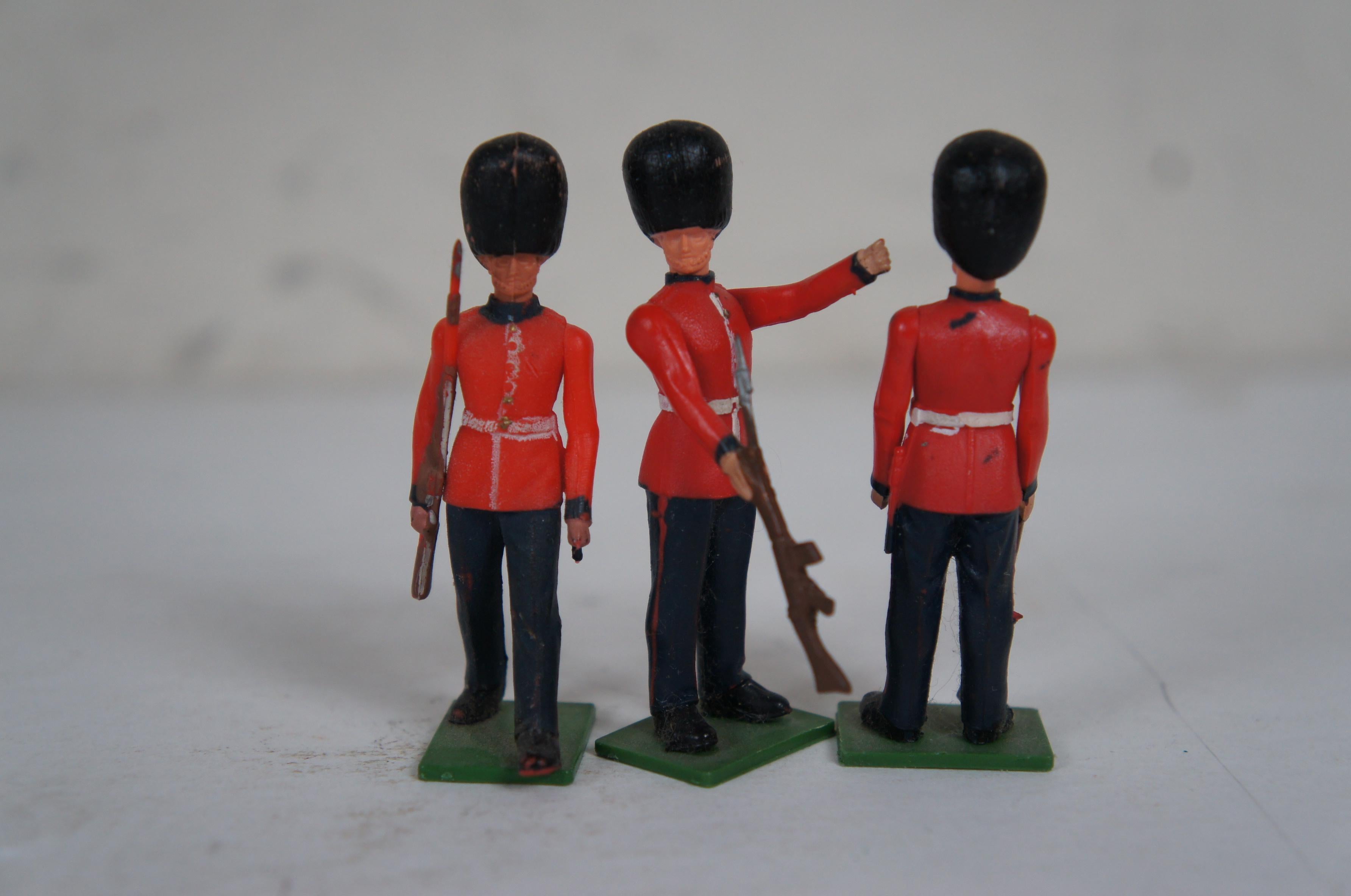 20th Century Lot of 61 Britains Toy Soldiers Deetail Scots Guards Highlanders Band Mounties For Sale