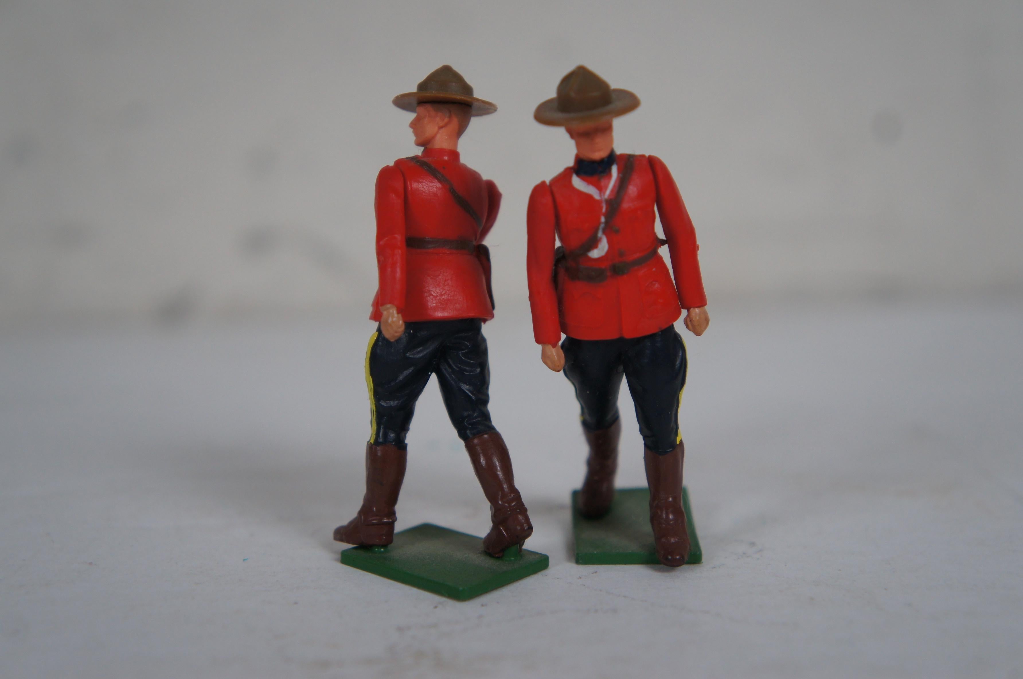 Plastic Lot of 61 Britains Toy Soldiers Deetail Scots Guards Highlanders Band Mounties For Sale