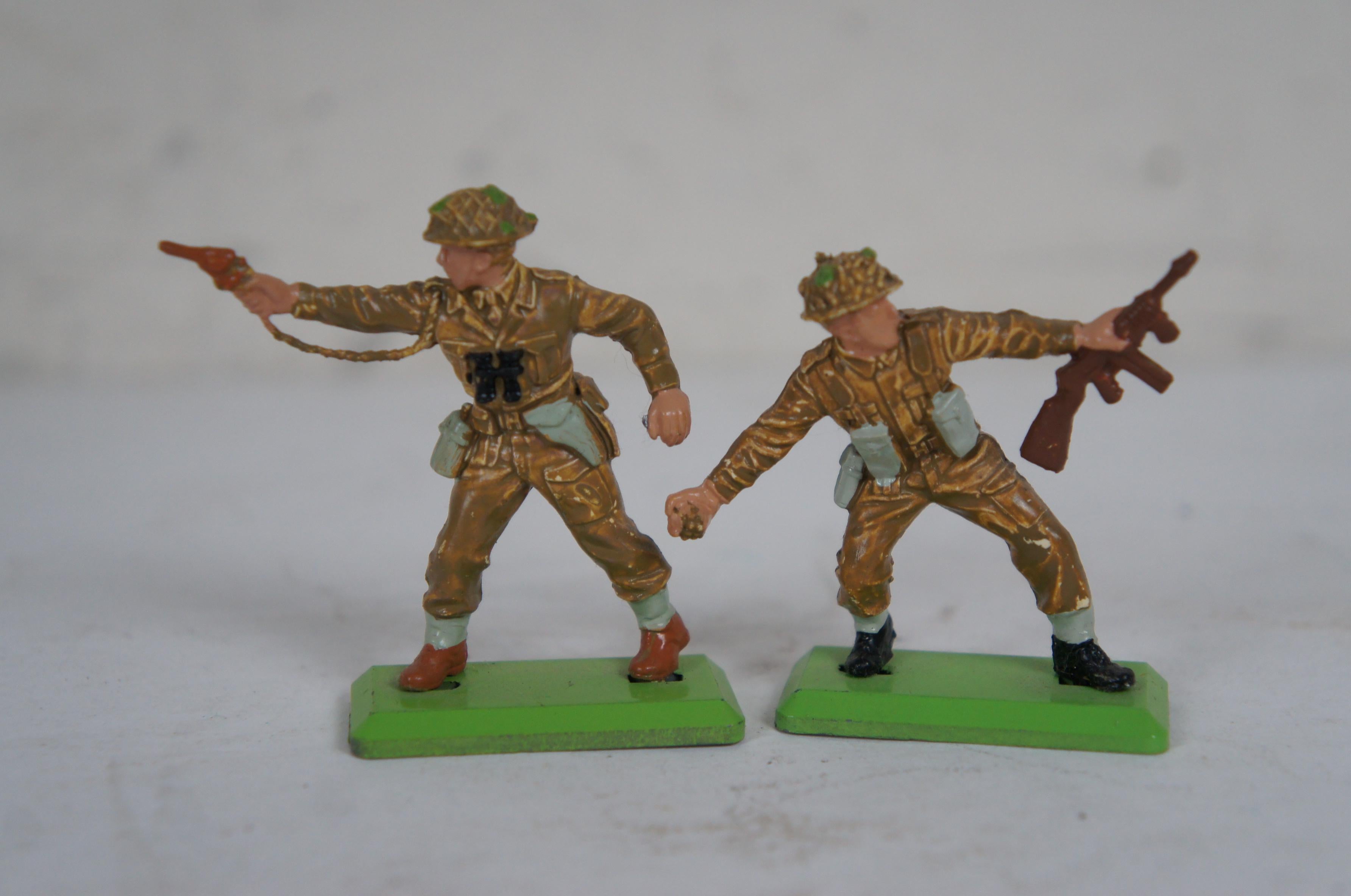 Lot of 62 Britains Vietnam War Spielzeug Soldaten Land Rover Jeep Artillery Boat im Angebot 2