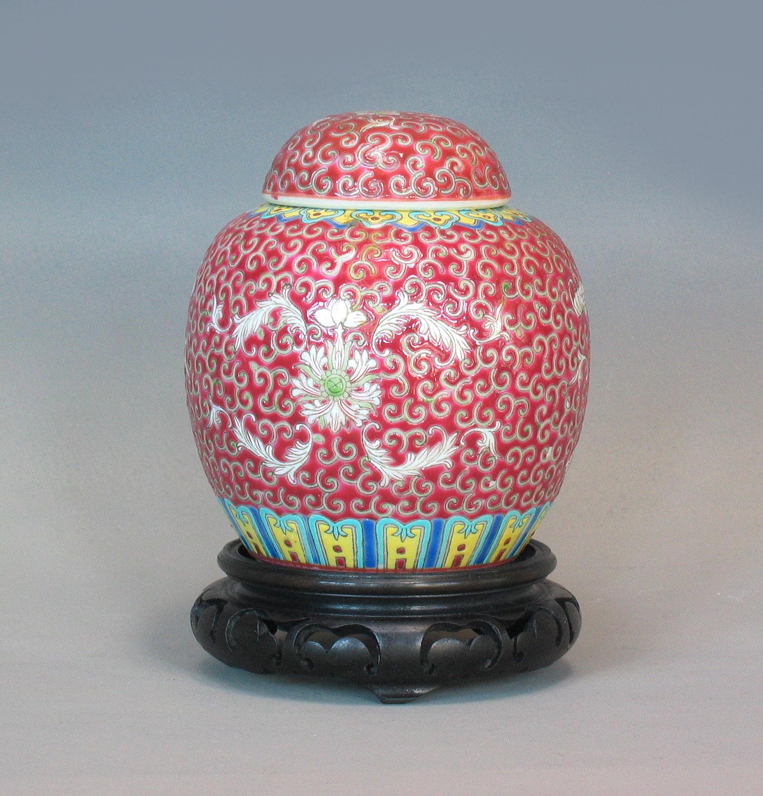 Chinese Export Lot of Chinese Items, a Vase, Ginger Jar, Seal Box and Dehua Bottle 20th Century For Sale