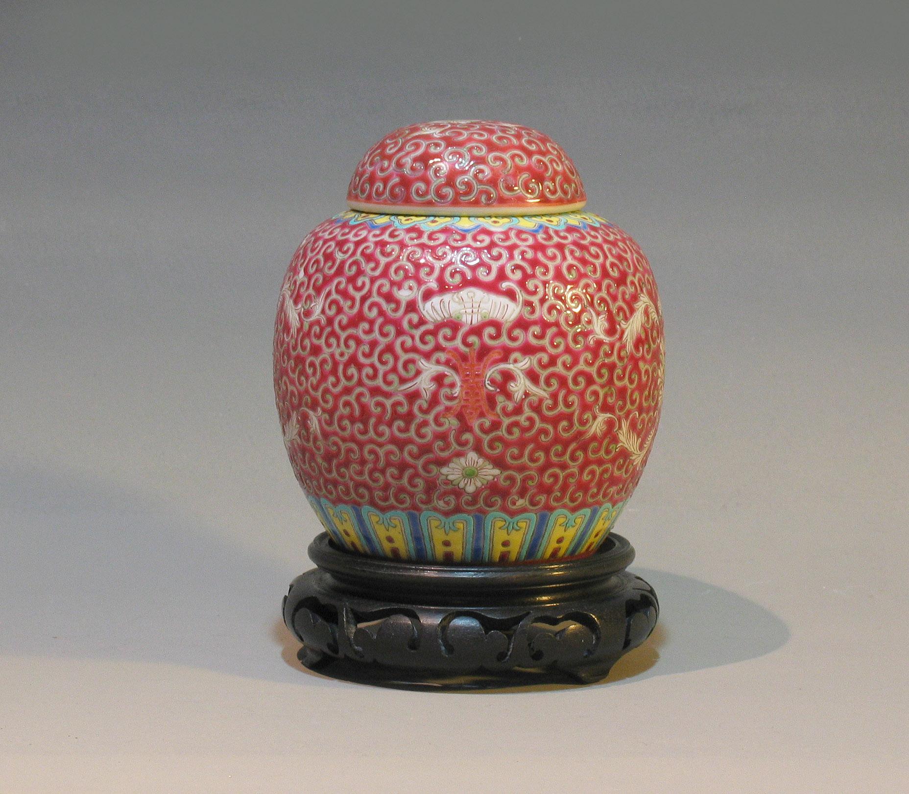 Hand-Crafted Lot of Chinese Items, a Vase, Ginger Jar, Seal Box and Dehua Bottle 20th Century For Sale