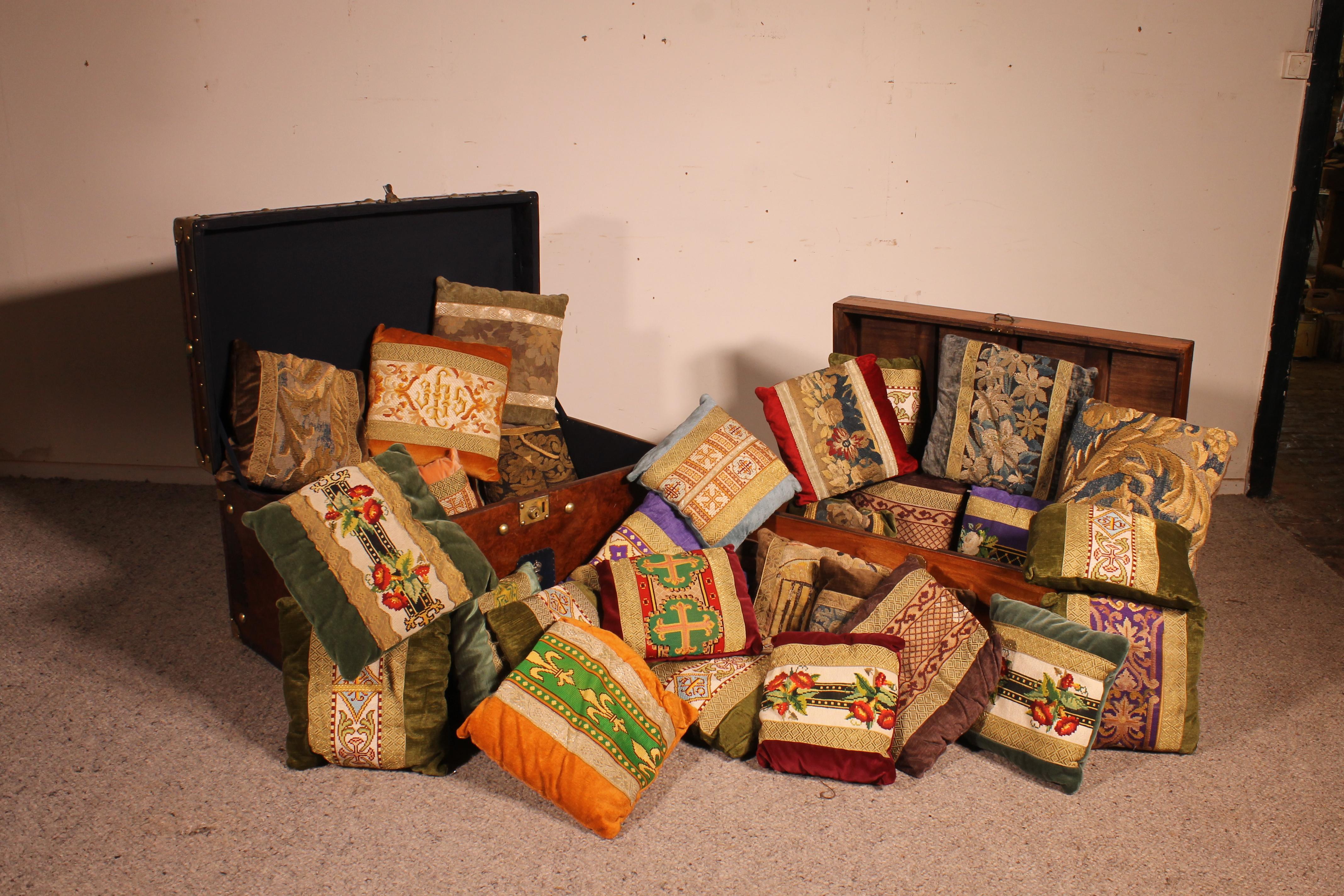 Set of cushions made with pieces of tapestry, borders and chasubles.


 