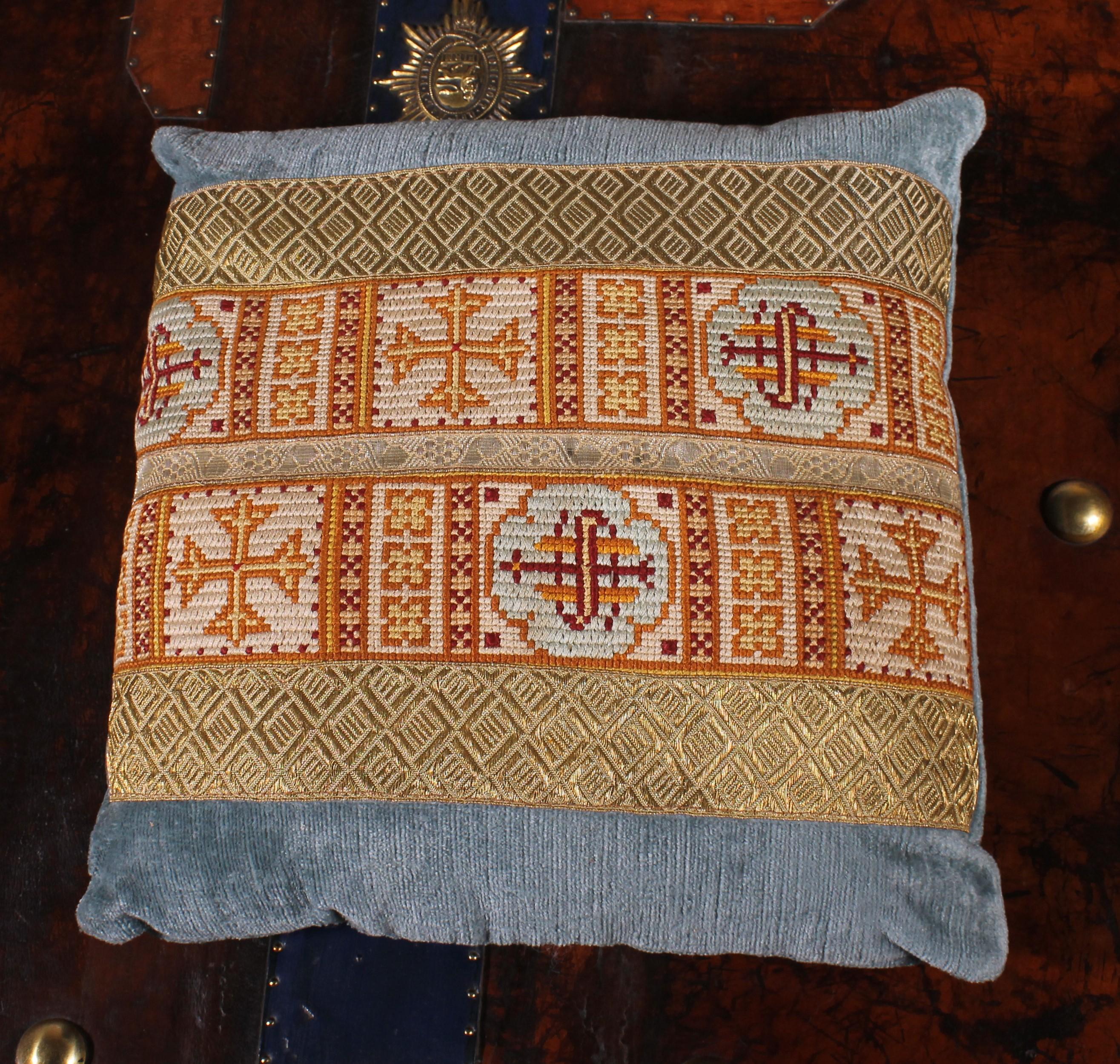 Renaissance Lot of Cushions in Tapestry and Velvet from 17 ° to 19 ° Century For Sale