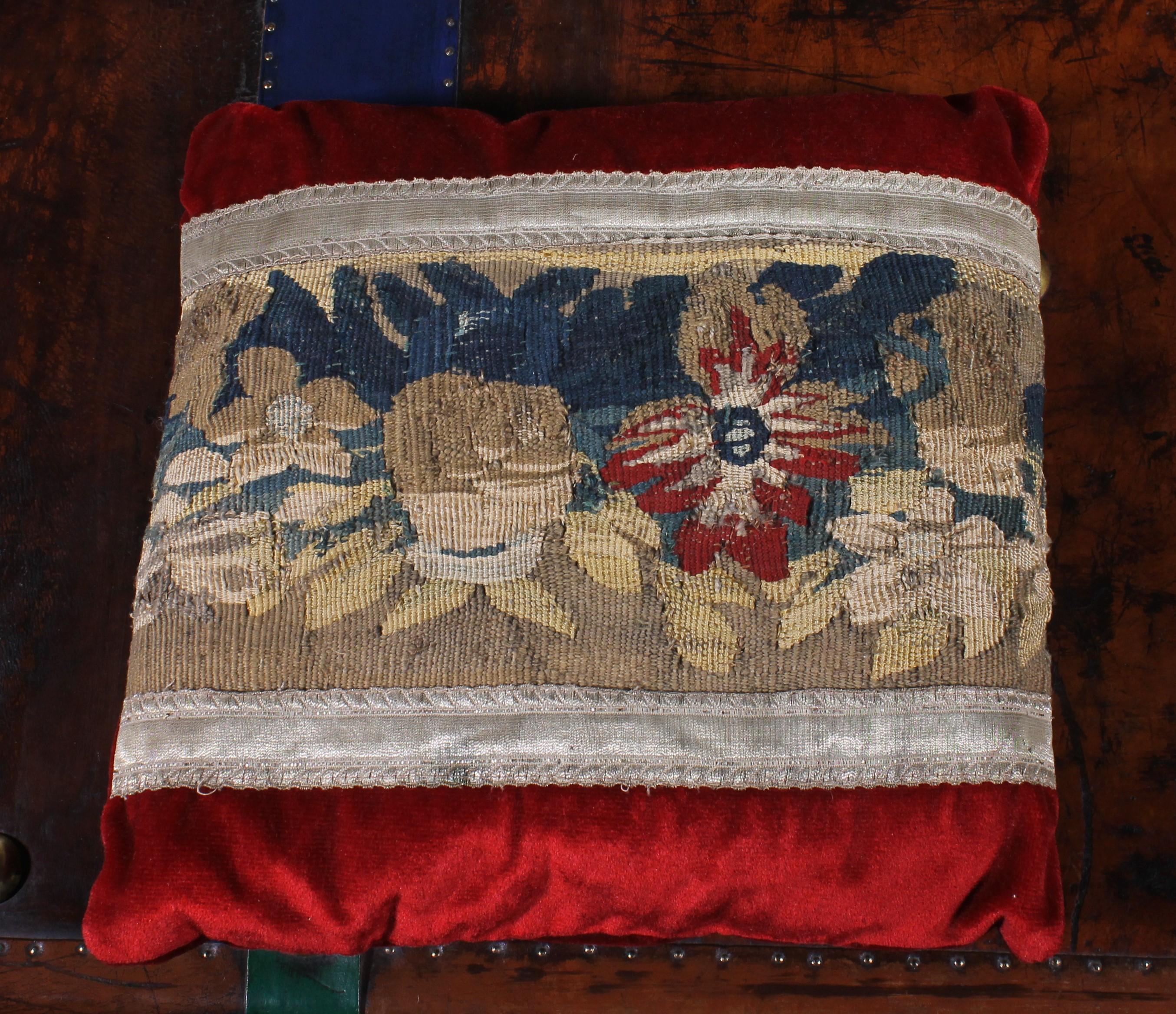 Belgian Lot of Cushions in Tapestry and Velvet from 17 ° to 19 ° Century For Sale