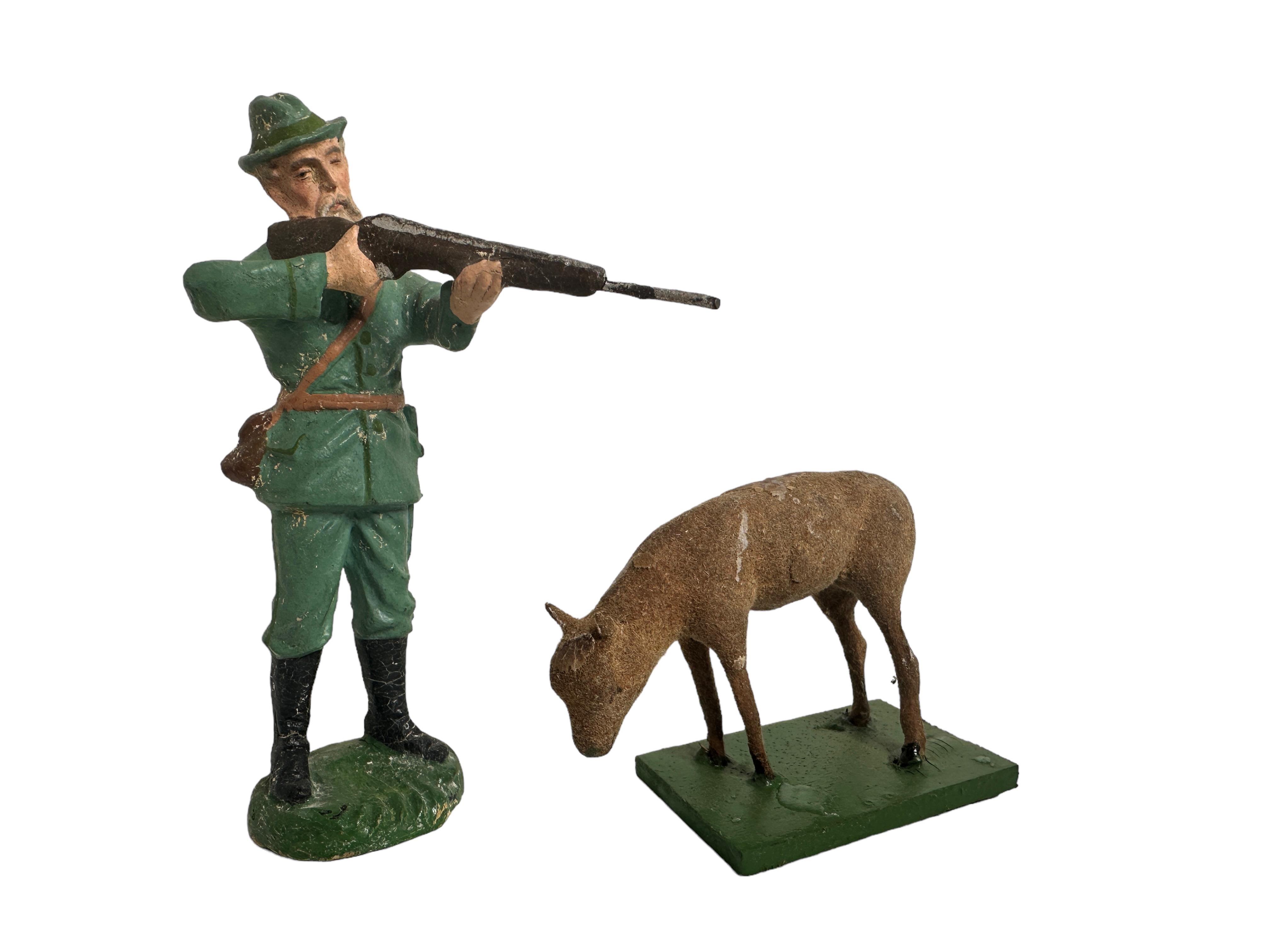 Composition Lot de cinq jouets de cerfs et de chasseurs ancien Erzgebirge de Noël des années 1880 en vente