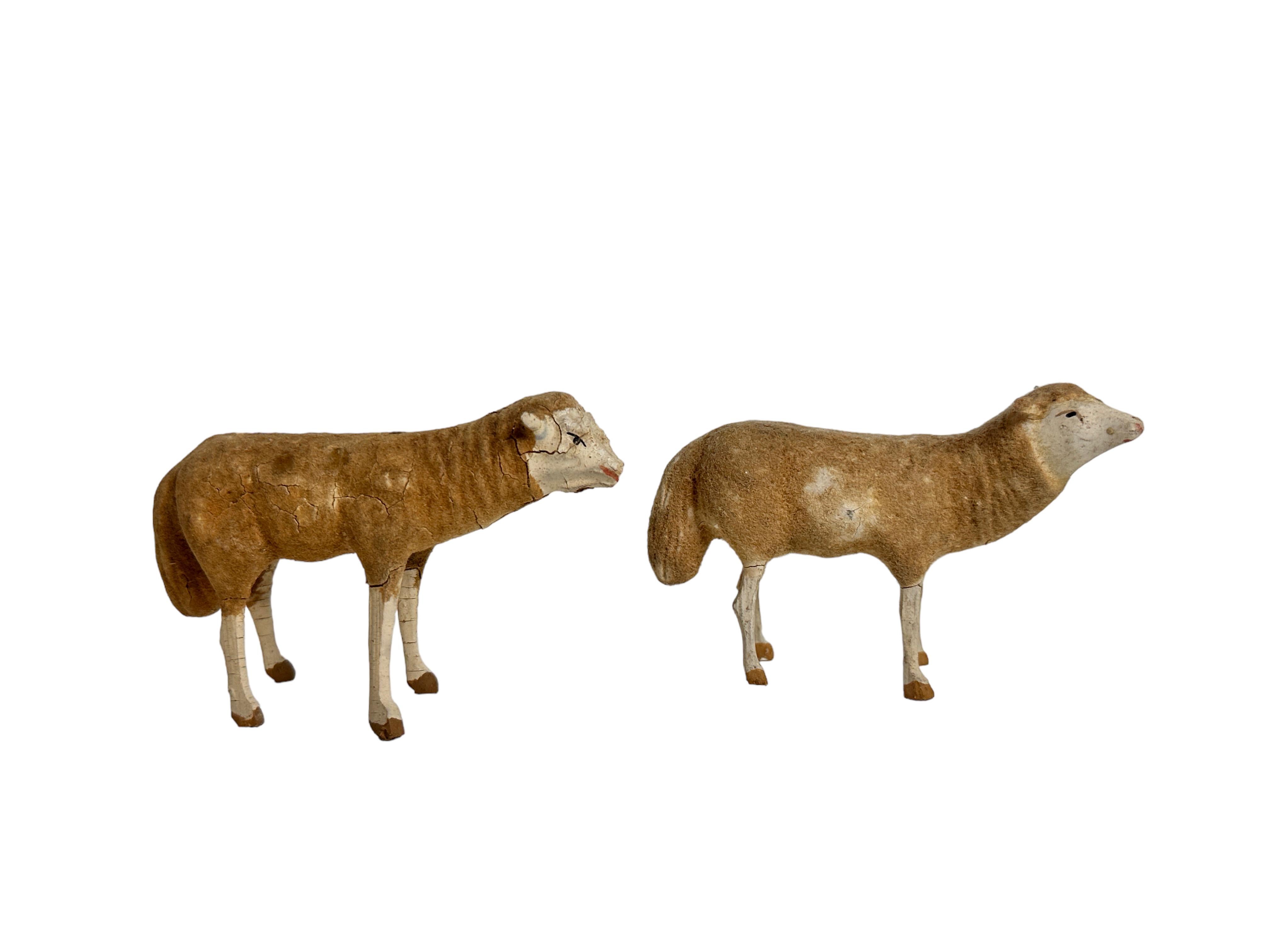Lot of Five Sheep Nativity Putz Spielzeug Antikes deutsches Erzgebirge Weihnachts 1880er Jahre (Volkskunst) im Angebot