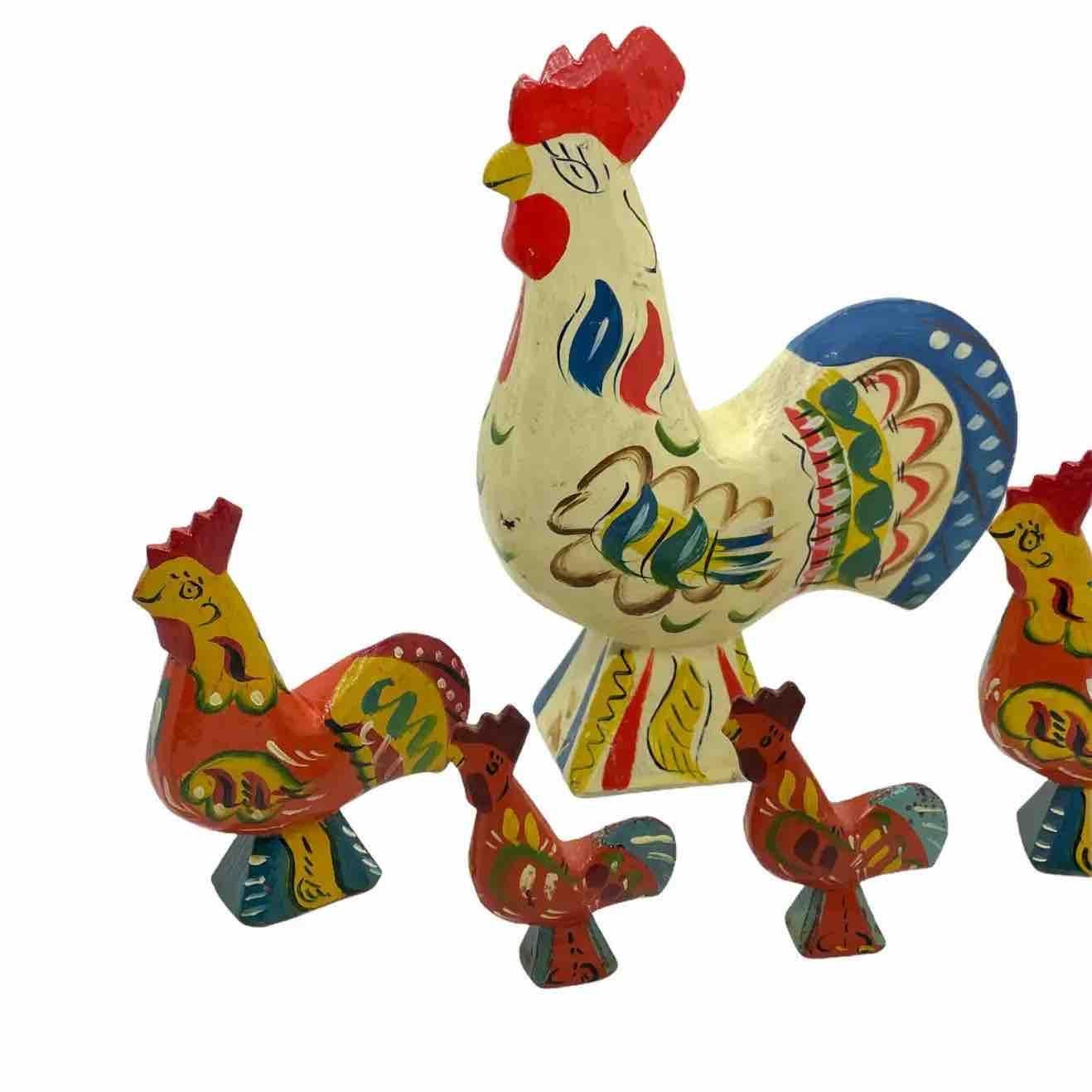 Artisanat Lot de cinq poulets de coq Dala suédois vintage par Nils Olsson, Suède Folk Art en vente