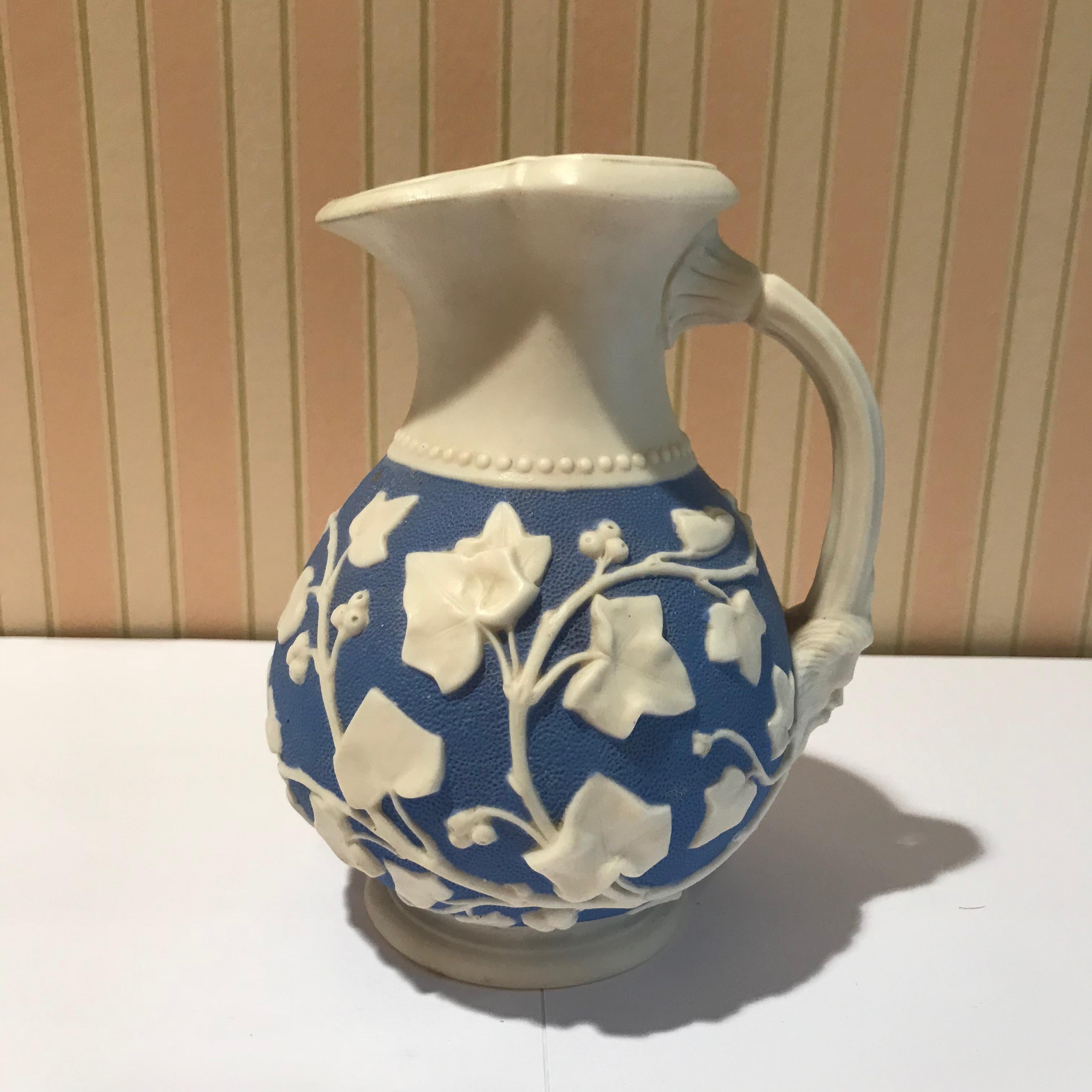 Lot of Four (4) 19th Century Porcelain Creamers pr Jugs In Excellent Condition For Sale In Washington Crossing, PA