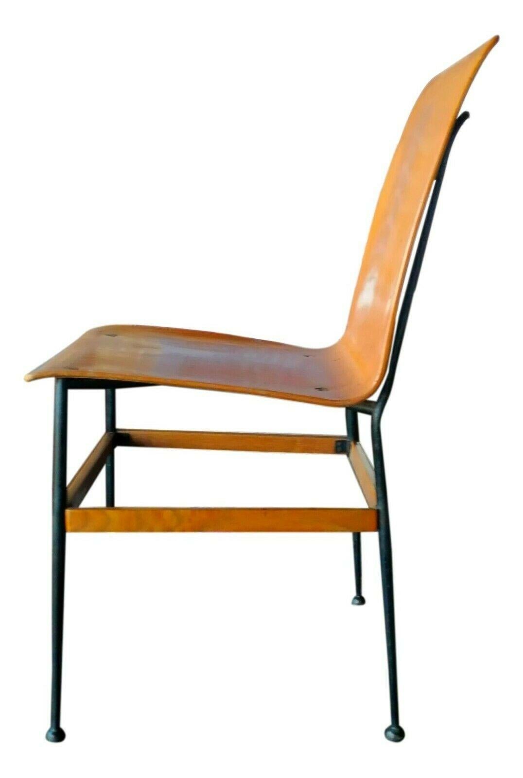 Seltenes Konvolut von vier Stühlen, wahrscheinlich eine Zeichnung von eugenia alberti reggio und rinaldo scaioli, Originale aus den 1960er Jahren

aus gebogenem Sperrholz auf einem Metallrahmen mit Gelenken zwischen den Holzbeinen

sie messen 75