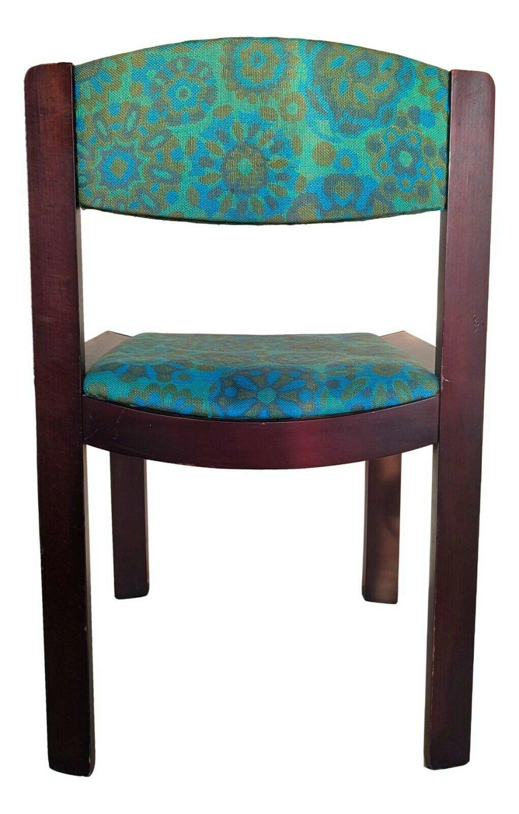 Lot of Four Chairs Series 