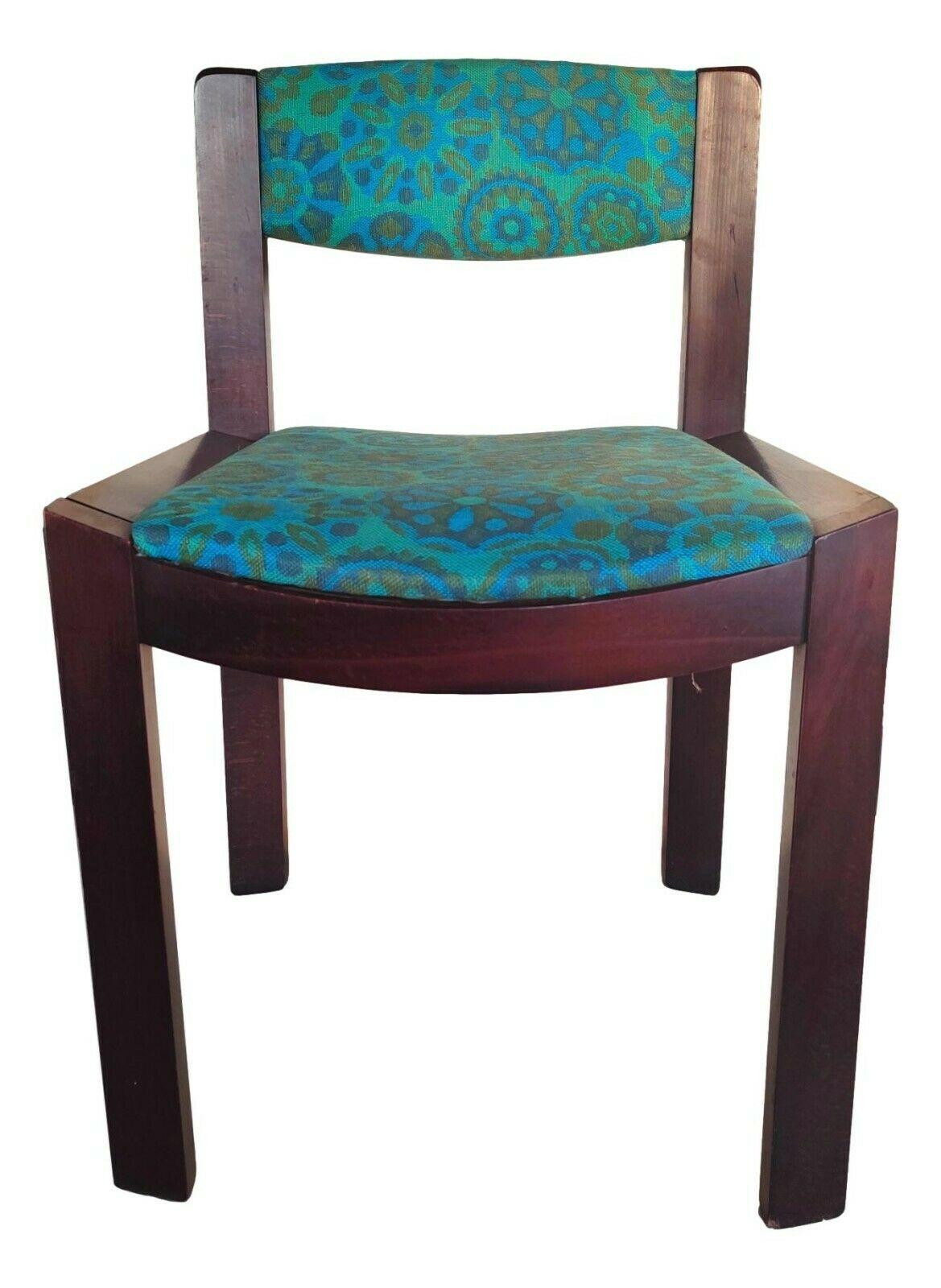 Lot of Four Chairs Series 