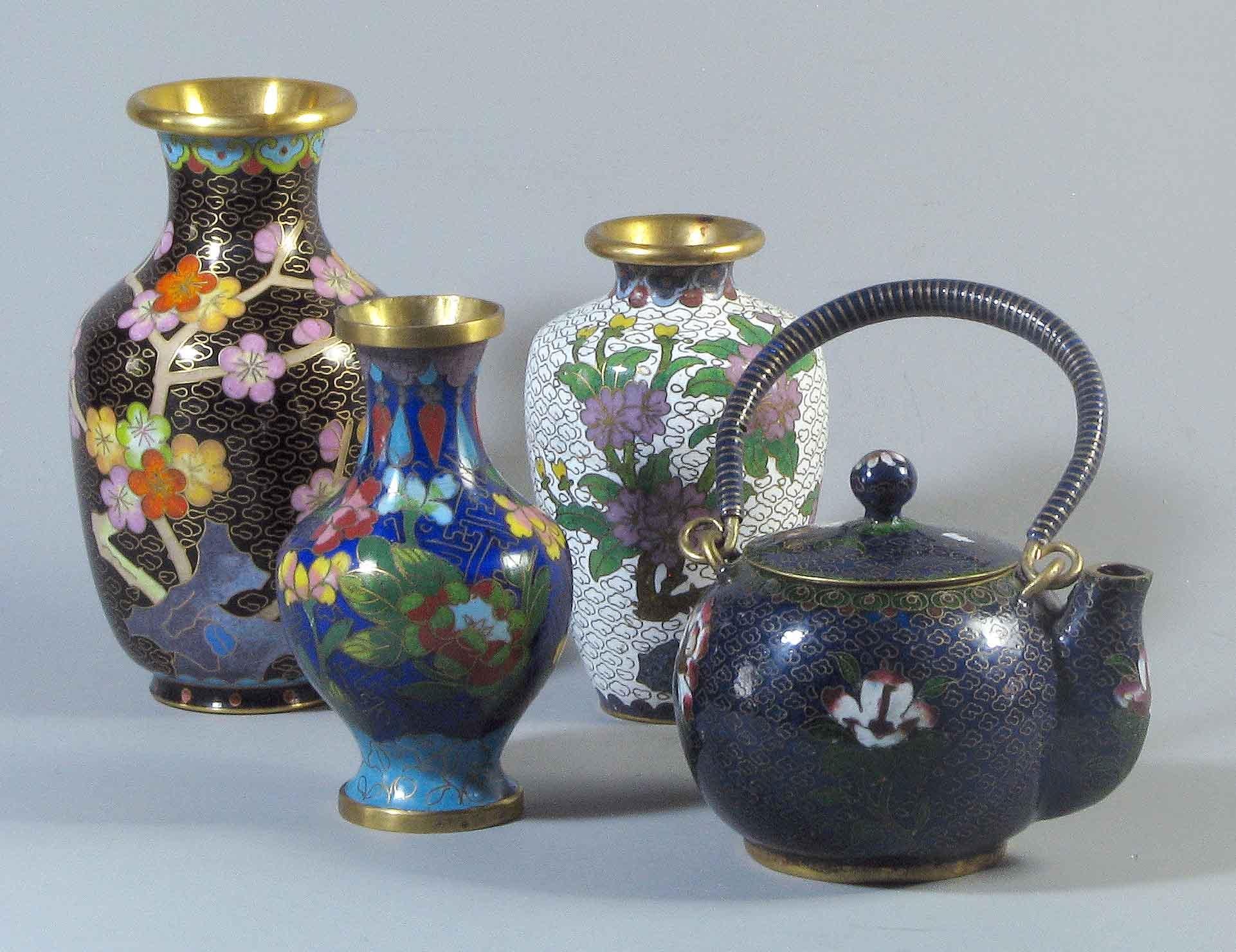 Lot of Four Chinese Cloisonne Vases & Teapot, 20th Century For Sale 7