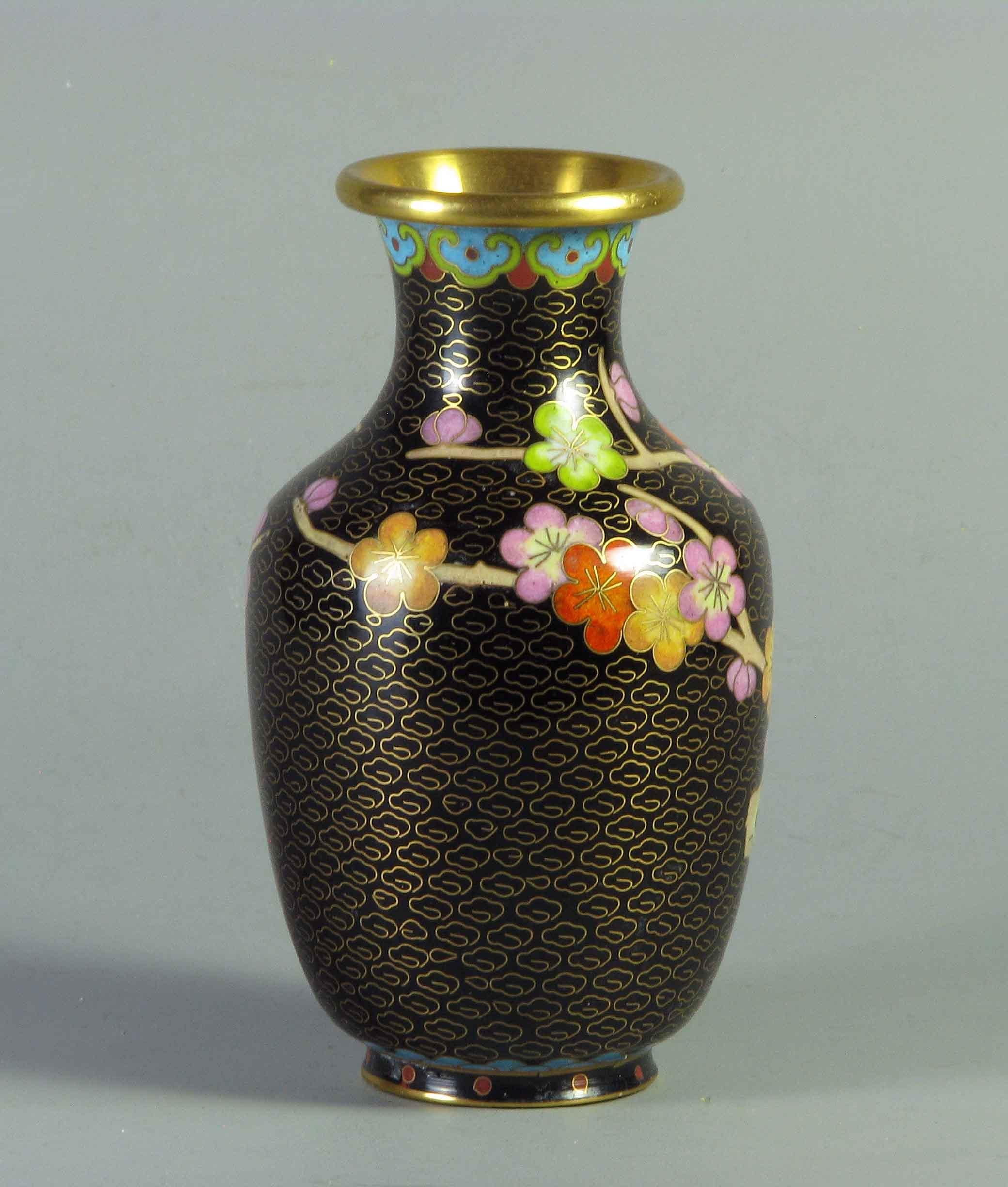 Cloissoné Lot of Four Chinese Cloisonne Vases & Teapot, 20th Century For Sale
