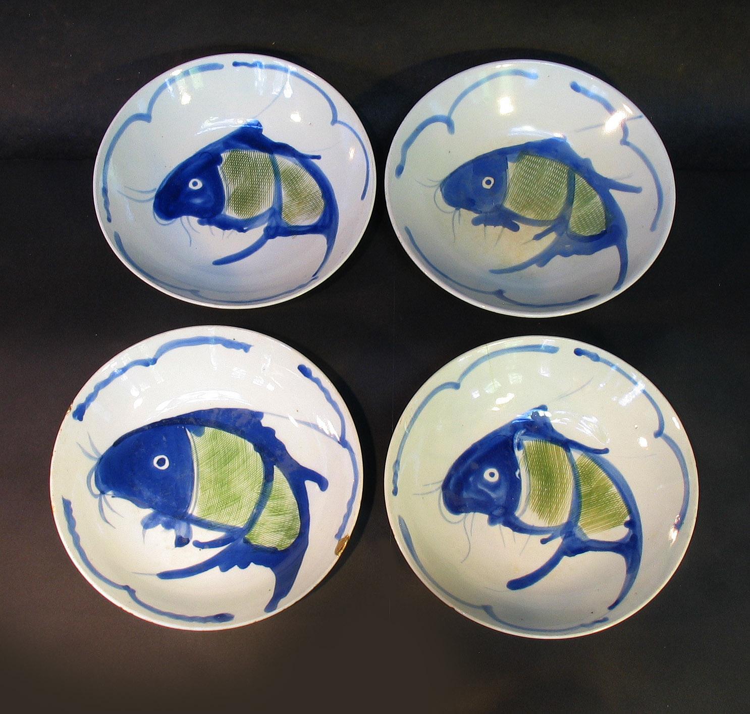 Lot of Four Chinese Hand-Painted Porcelain Bowls For Sale 2