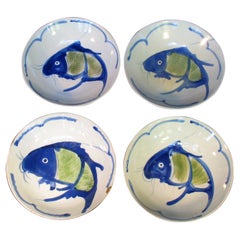 Lot de quatre bols chinois en porcelaine peints à la main