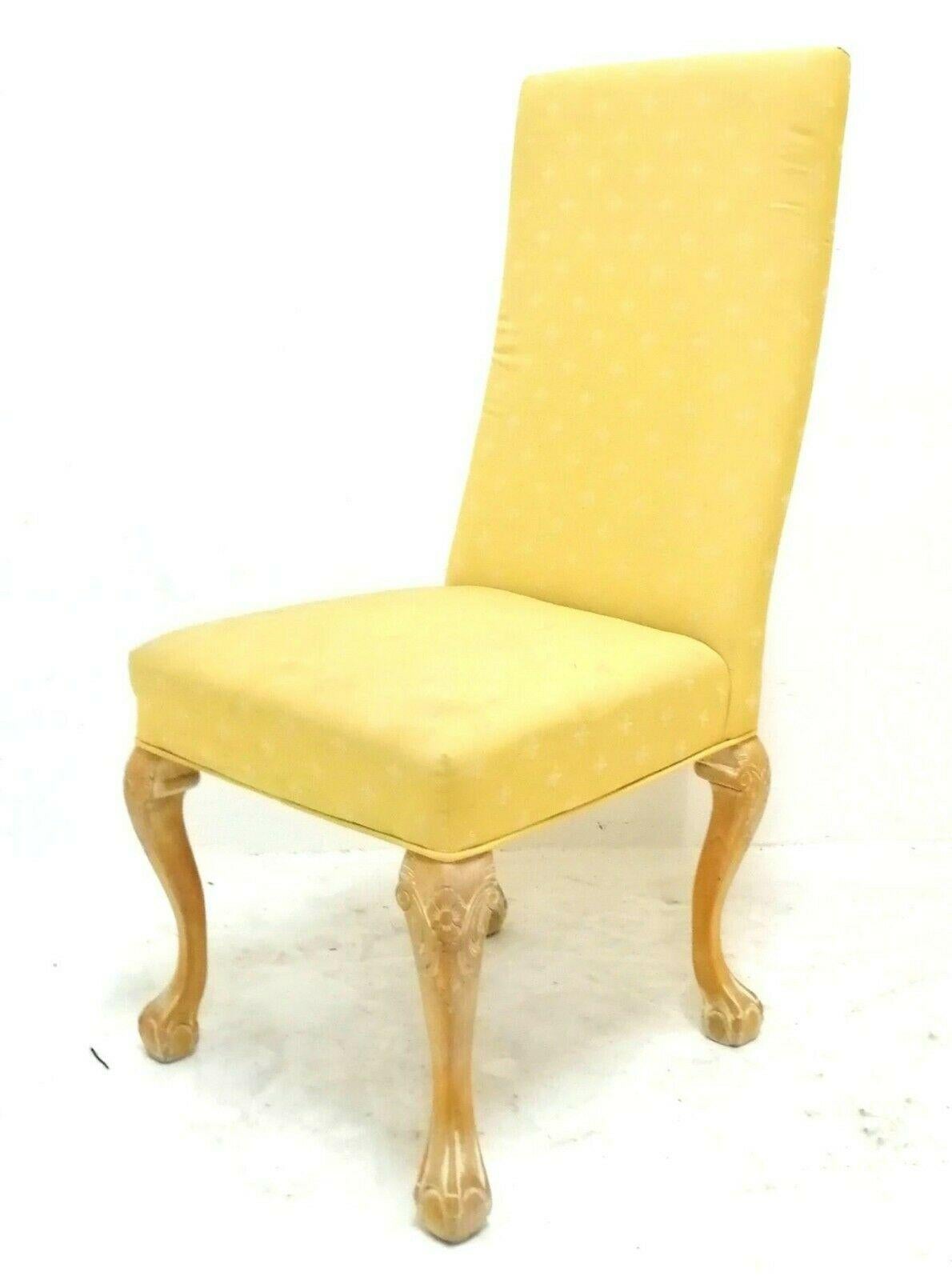 Lot de quatre chaises classiques en bois sculpté et décapé, 19070s Bon état - En vente à taranto, IT