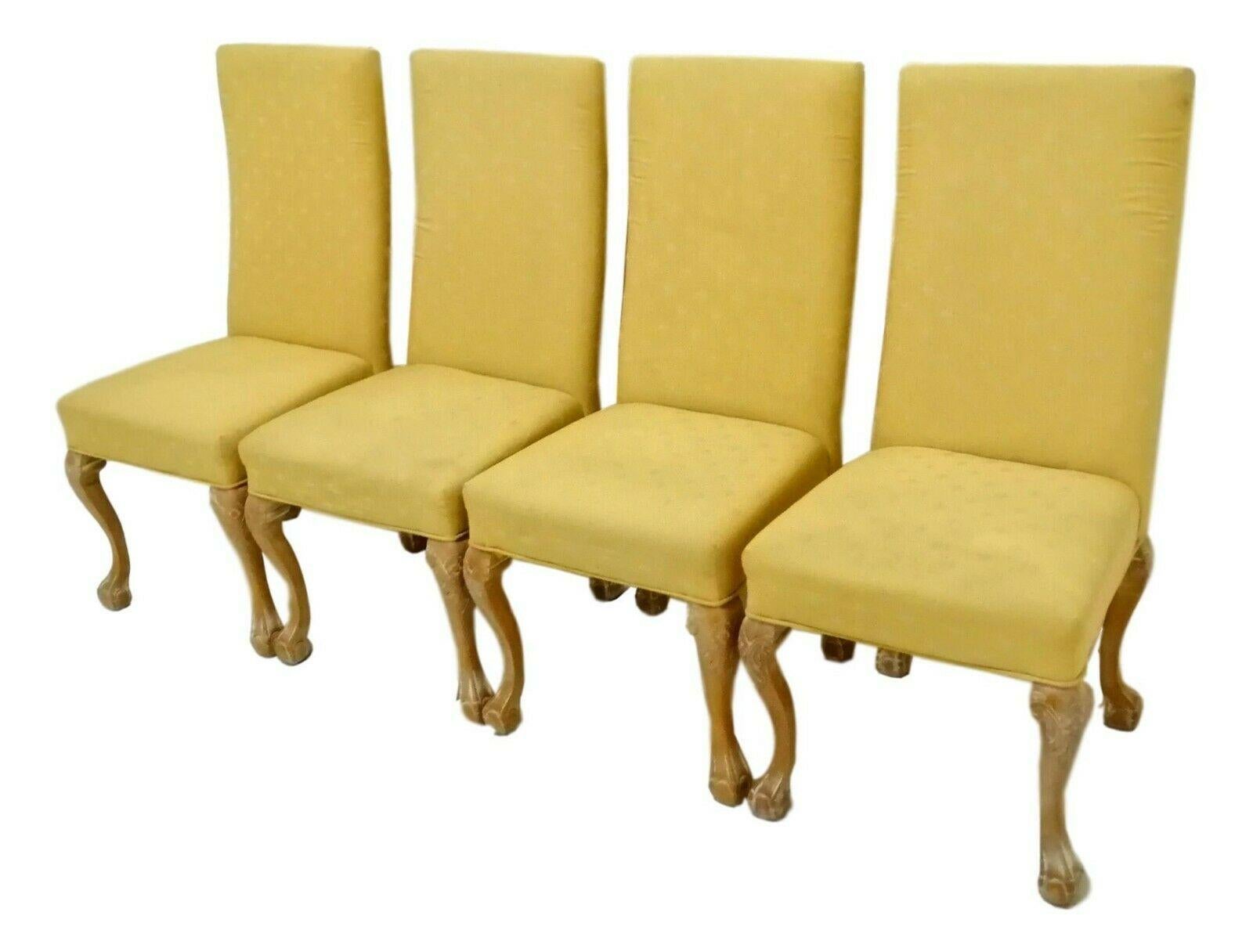 Satz von vier klassischen Stühlen aus geschnitztem und gepflücktem Holz, 19070er Jahre im Angebot 1