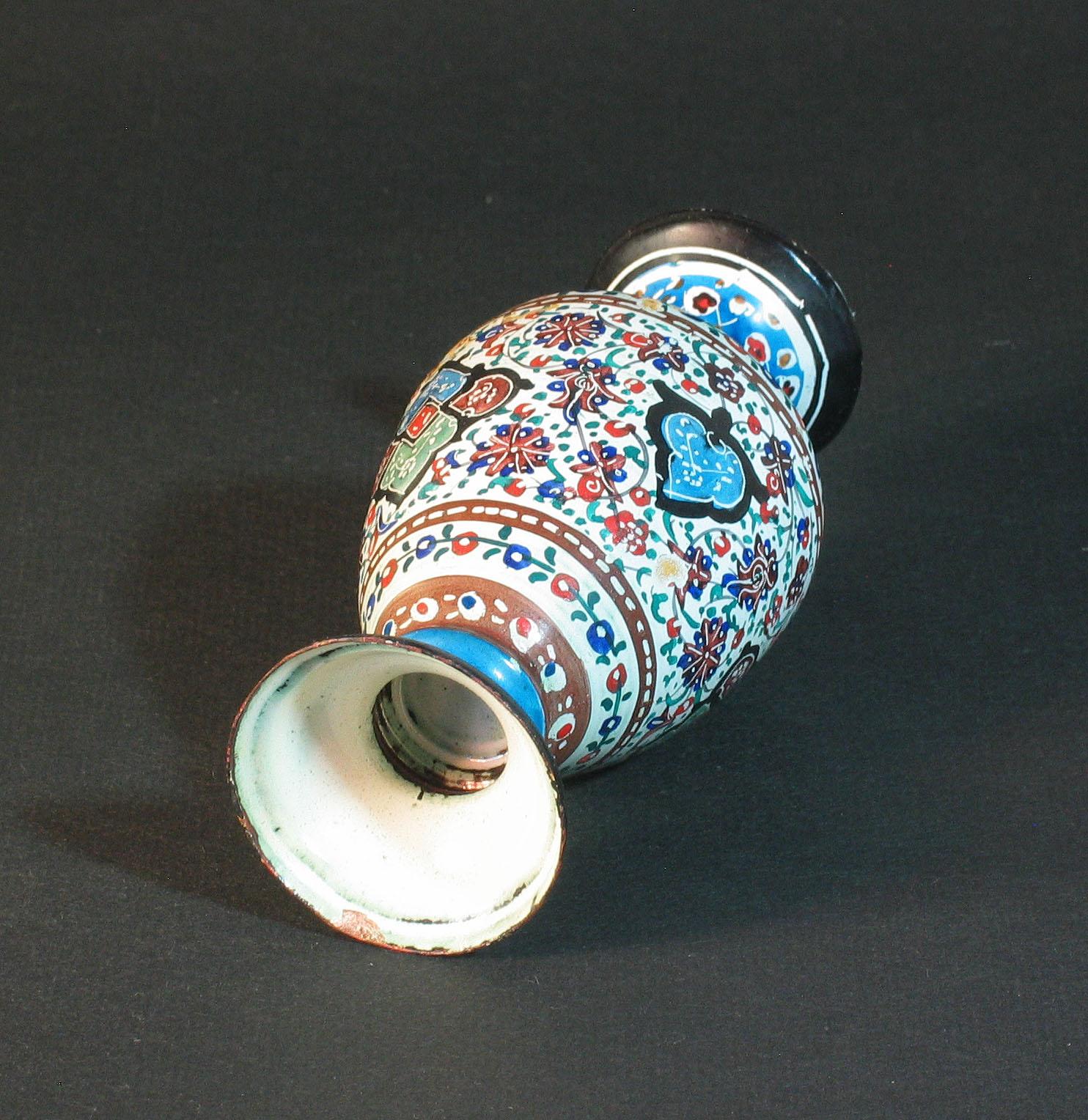 minakari vase