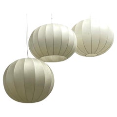 Lot de trois lampes à suspension Ball and Ball de style Cocoon Castiglioni du milieu du siècle dernier