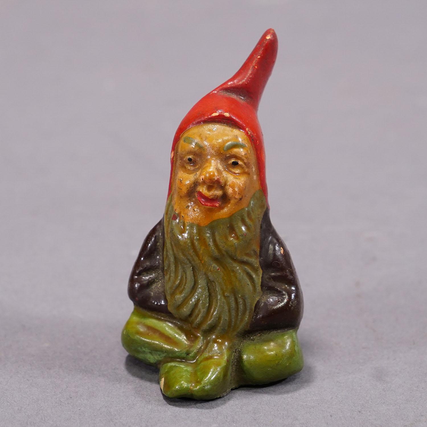 Lot of Four Tiny Terrakotta-Garten Gnomes, Deutschland ca. 1950er Jahre (20. Jahrhundert) im Angebot