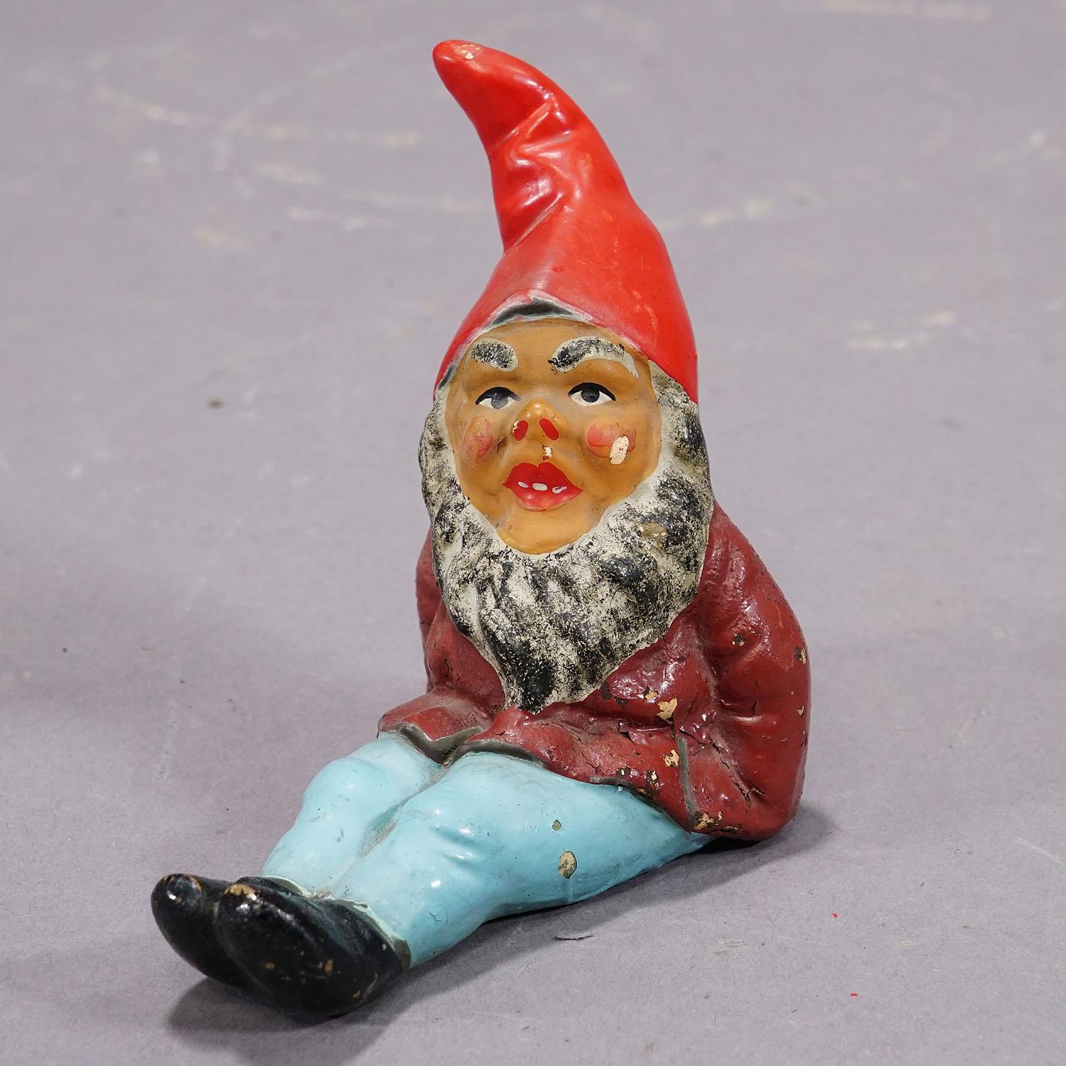 20ième siècle Lot de quatre petits nains de jardin en terre cuite, Allemagne, vers les années 1950 en vente