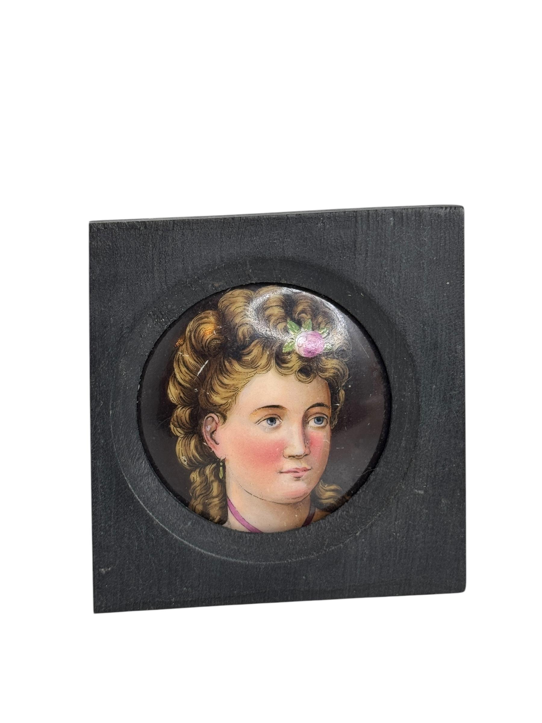 Lot de neuf portraits miniatures victoriens peints sur plaque de porcelaine allemande 1860 en vente 7