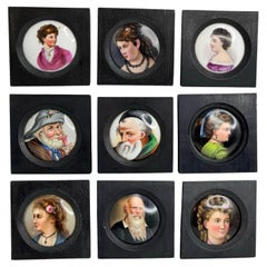 Lot de neuf portraits miniatures victoriens peints sur plaque de porcelaine allemande 1860