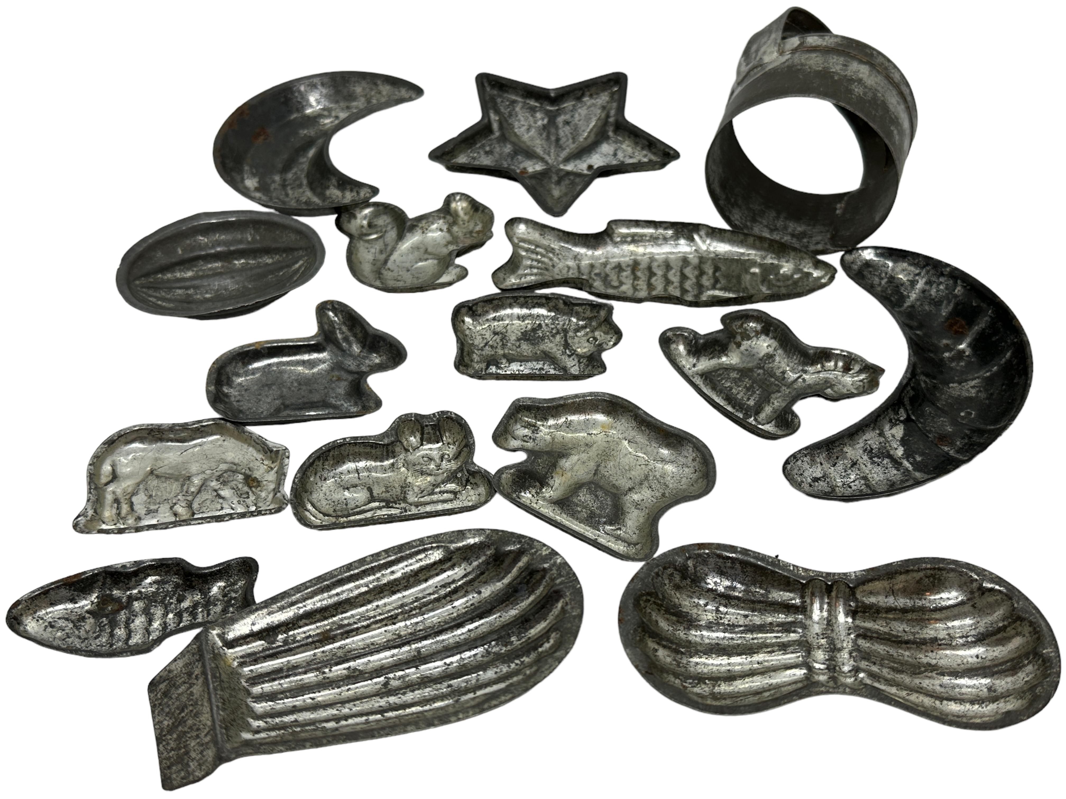 Lot of sixteen Cookie Marzipan Backing Molds Antique Austria, 1910s For Sale 1