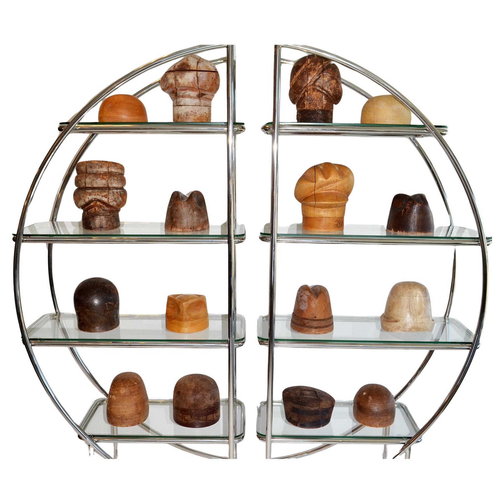 Lote de dieciséis bloques de madera de mediados de siglo para sombreros de sombrerero, EE.UU., siglo XX