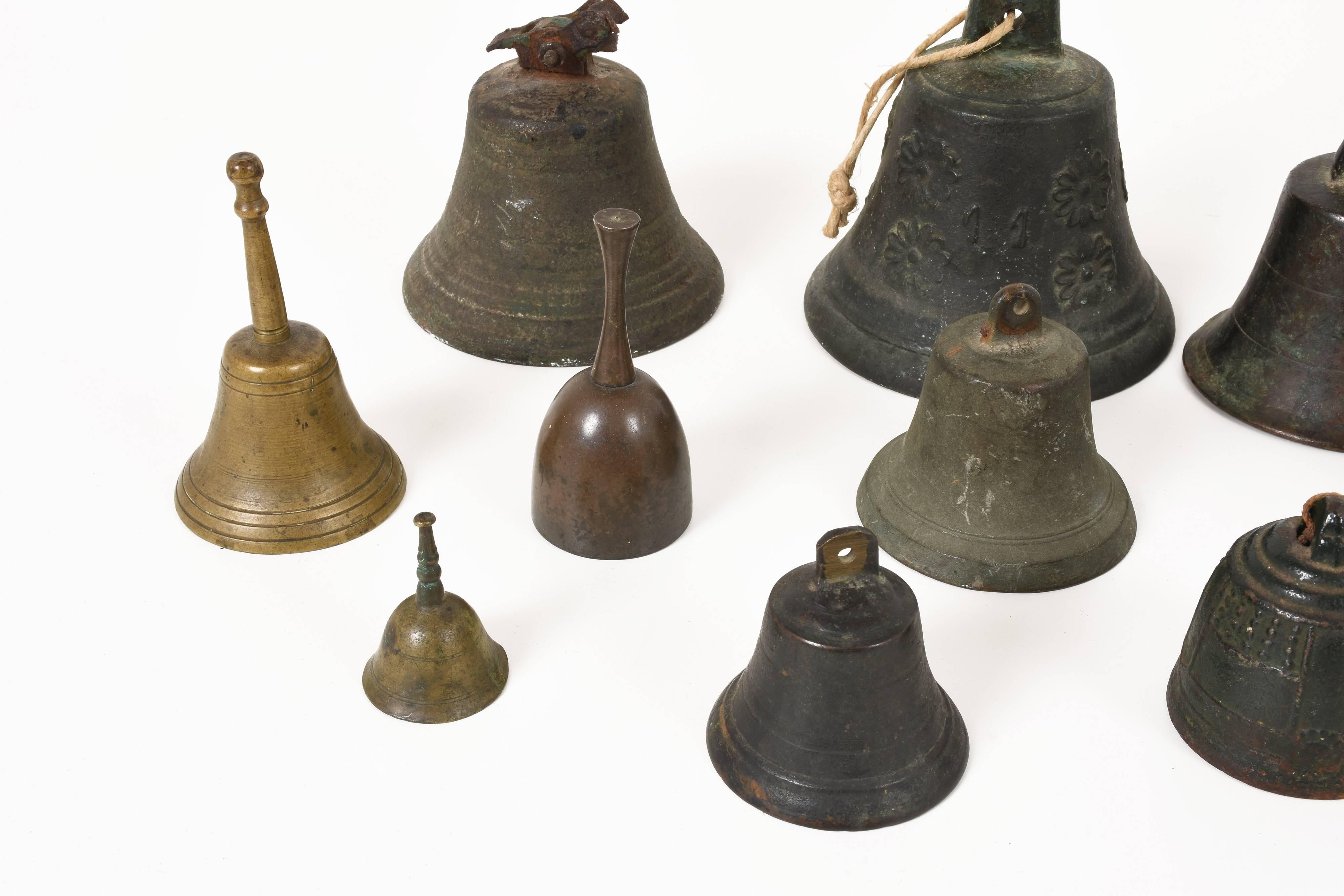 Lot of Ten Bronze Bells of Various Sizes In Good Condition In Roma, IT