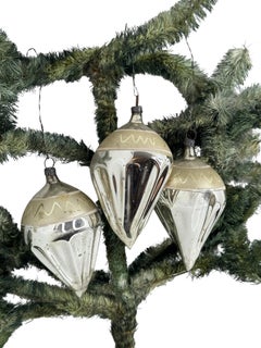 Lot von drei antiken Weihnachtsornamenten aus Quecksilberglas, Deutsch, 1910er Jahre