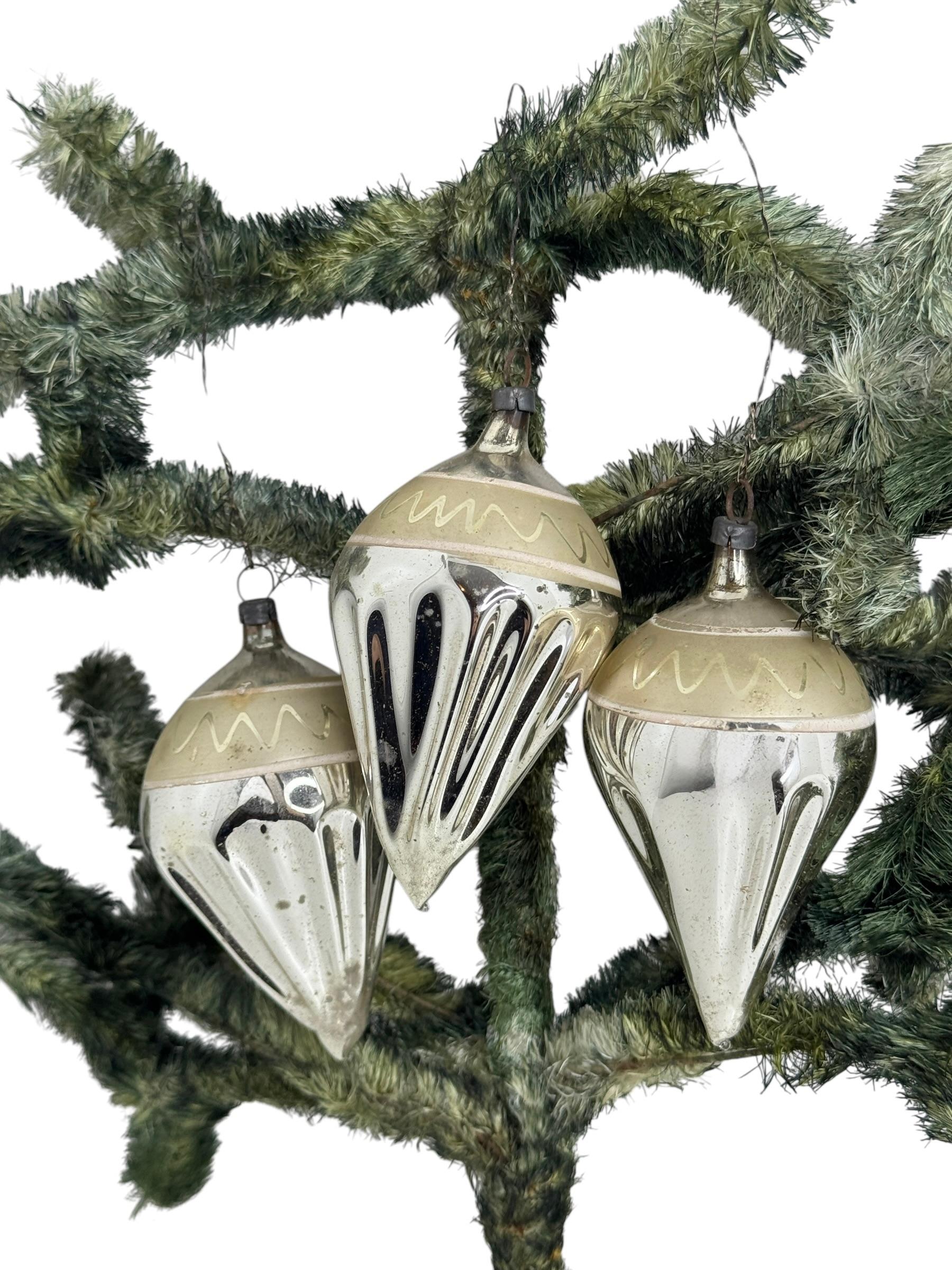 Lot von drei antiken Weihnachtsornamenten aus Quecksilberglas, Deutsch, 1910er Jahre (Volkskunst) im Angebot