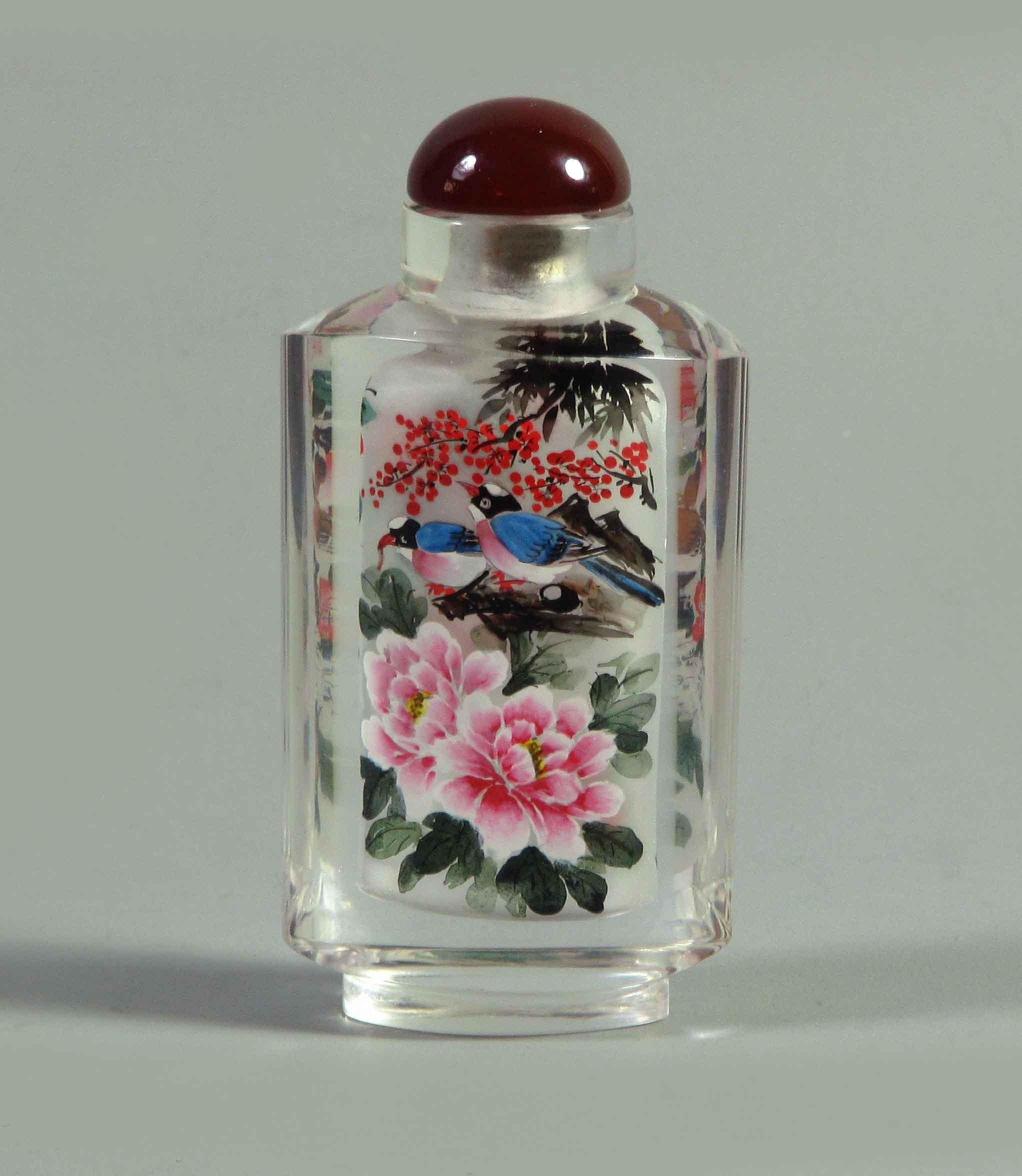 Exportation chinoise Lot de deux bouteilles de parfum chinoises en verre peint à l'intérieur avec accessoires en vente