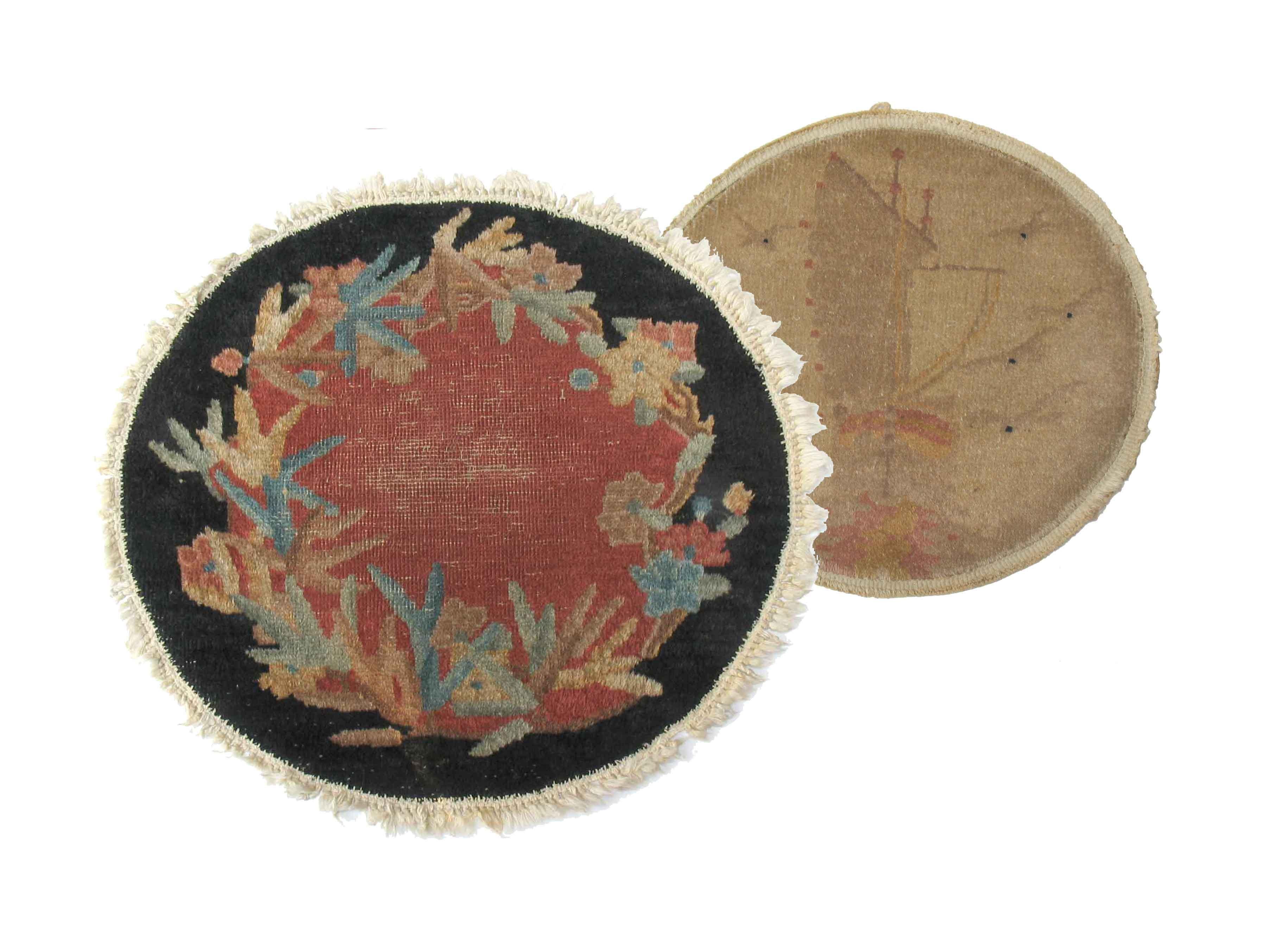 Hand-Knotted Lot of Two Hand Knotted Chinese Art Deco Round Rugs, circa 1920s For Sale