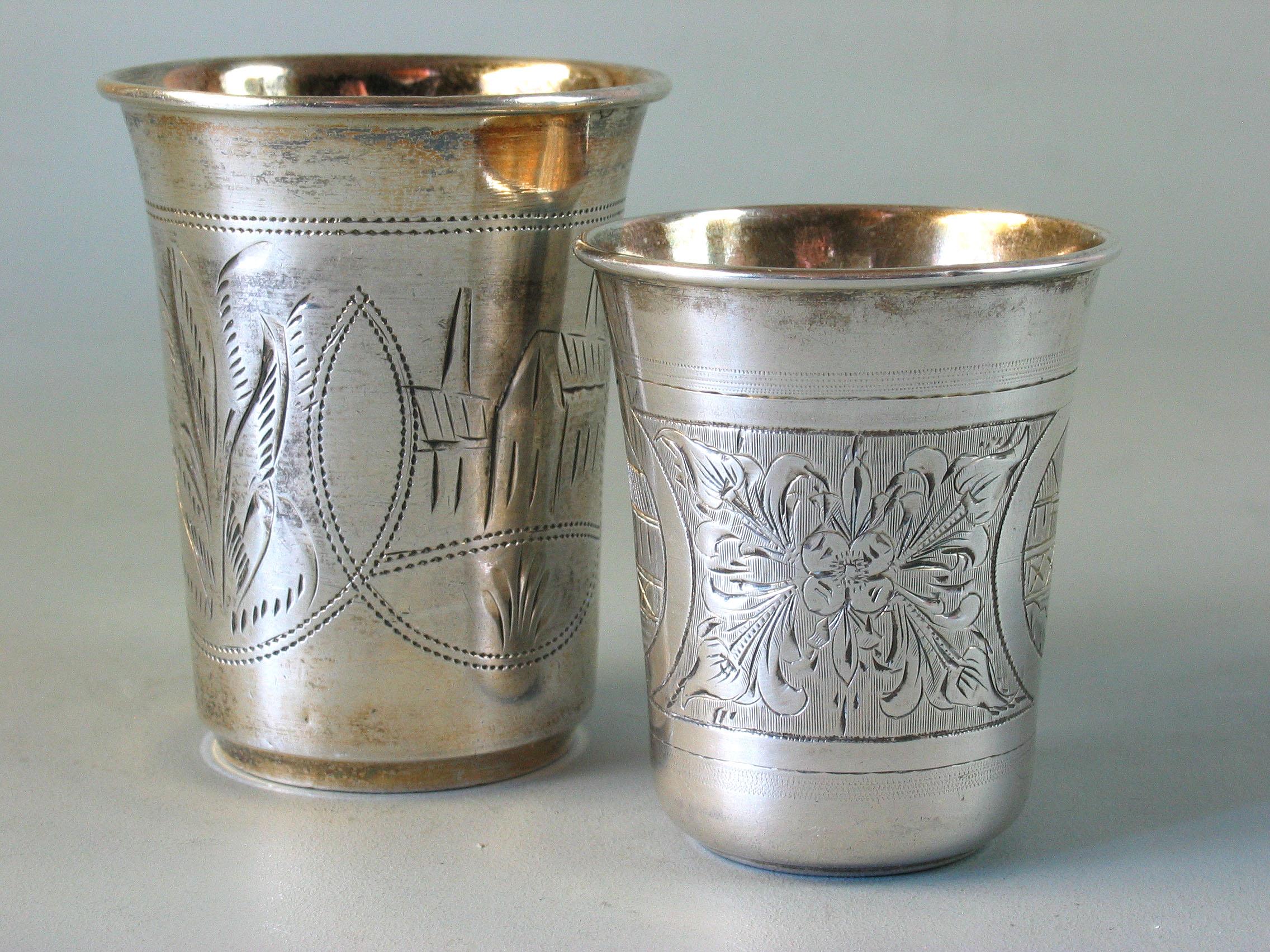 Lot of Two Imperial Russian Silver Vodka Cups In Good Condition For Sale In Ottawa, Ontario