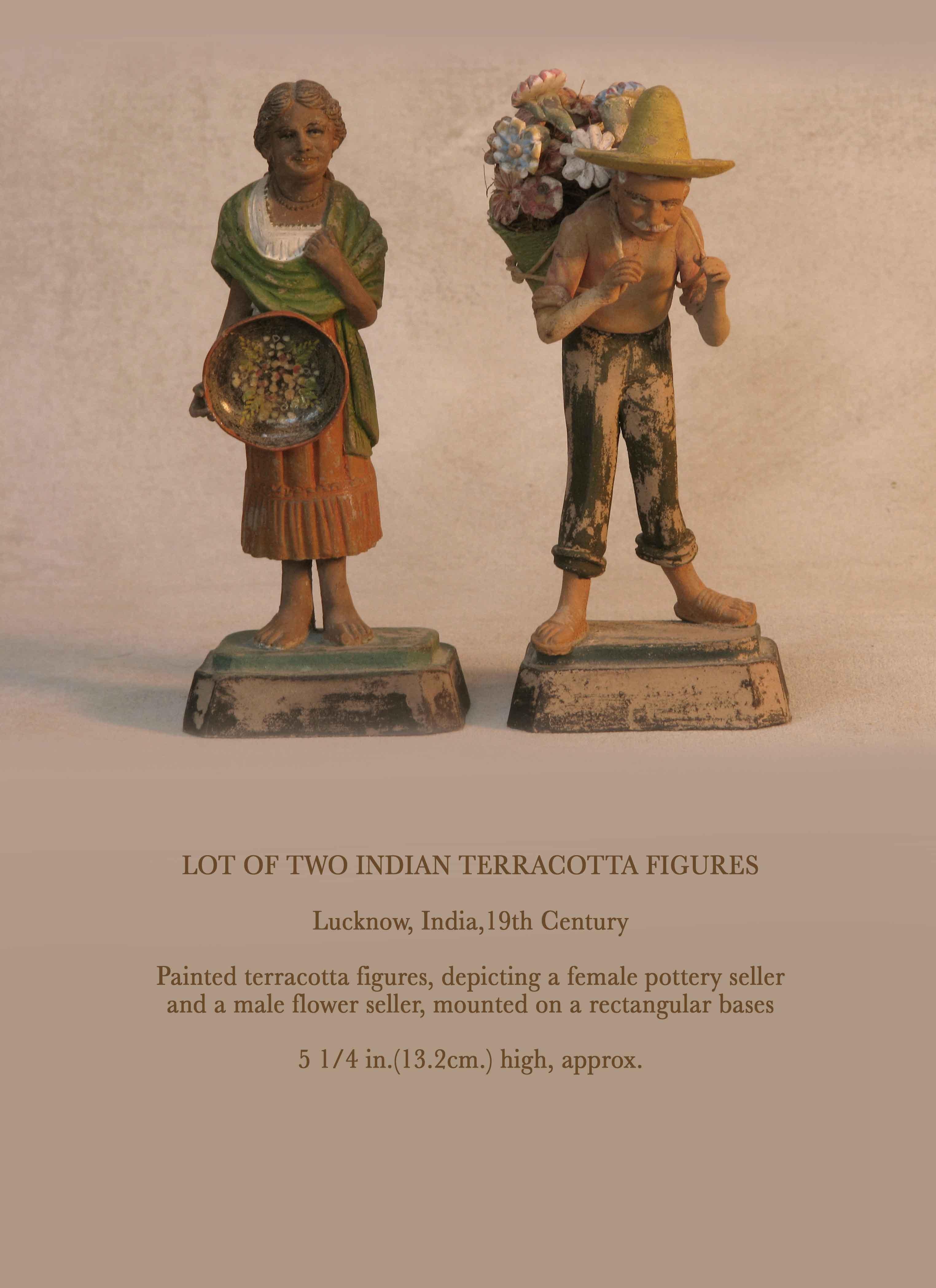 Lot de deux figurines indiennes en terre cuite.

Lucknow, Inde, 19ème siècle.

Figures en terre cuite peinte, représentant une vendeuse de poterie
et un vendeur de fleurs masculin, montés sur des socles rectangulaires.

Mesure 13,2 cm (5 1/4