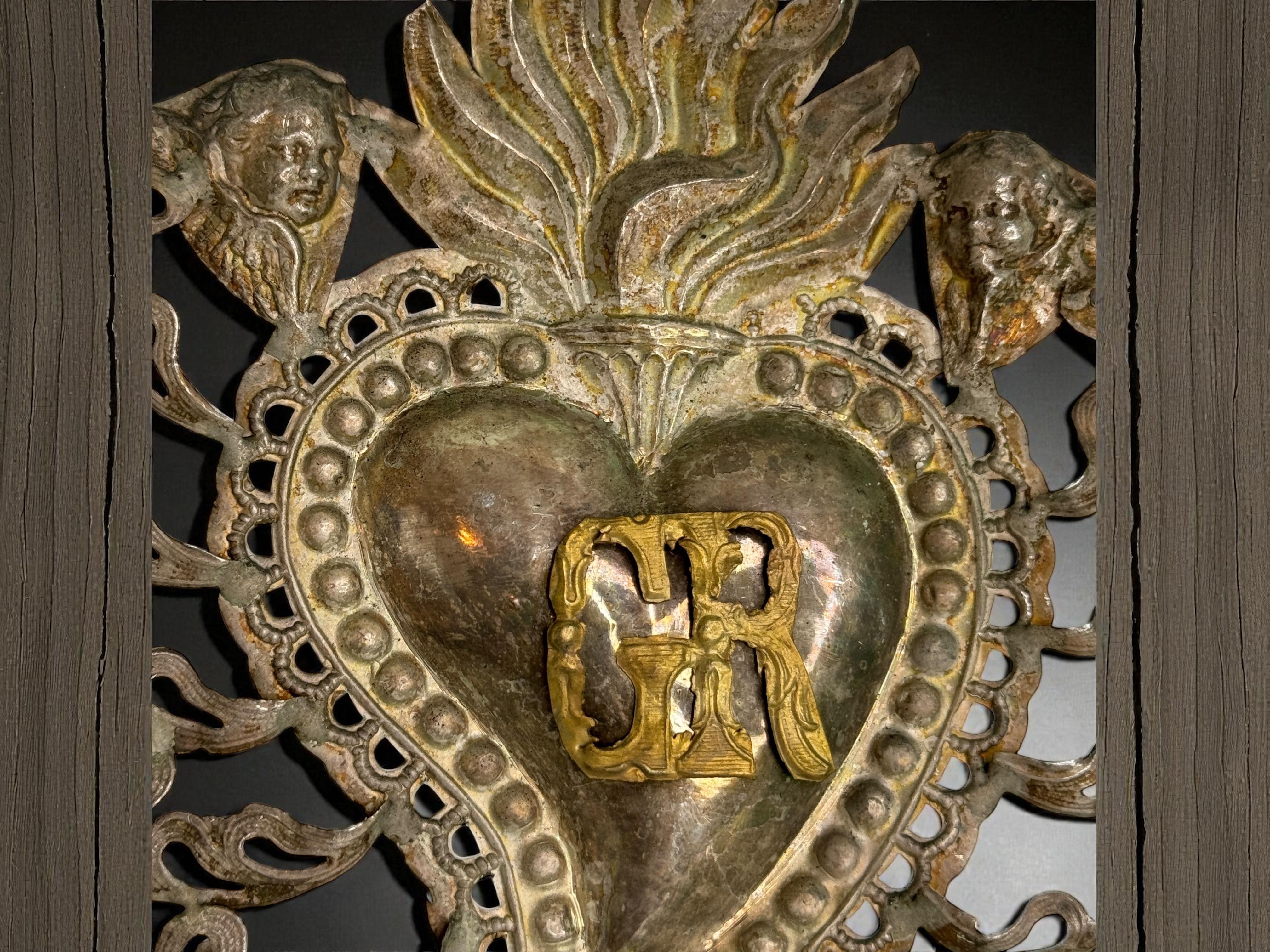 Lote de dos Ex Voto de Plata del Sagrado Corazón con Ángel Querubín, Antiguo Europeo 1900s en venta 9