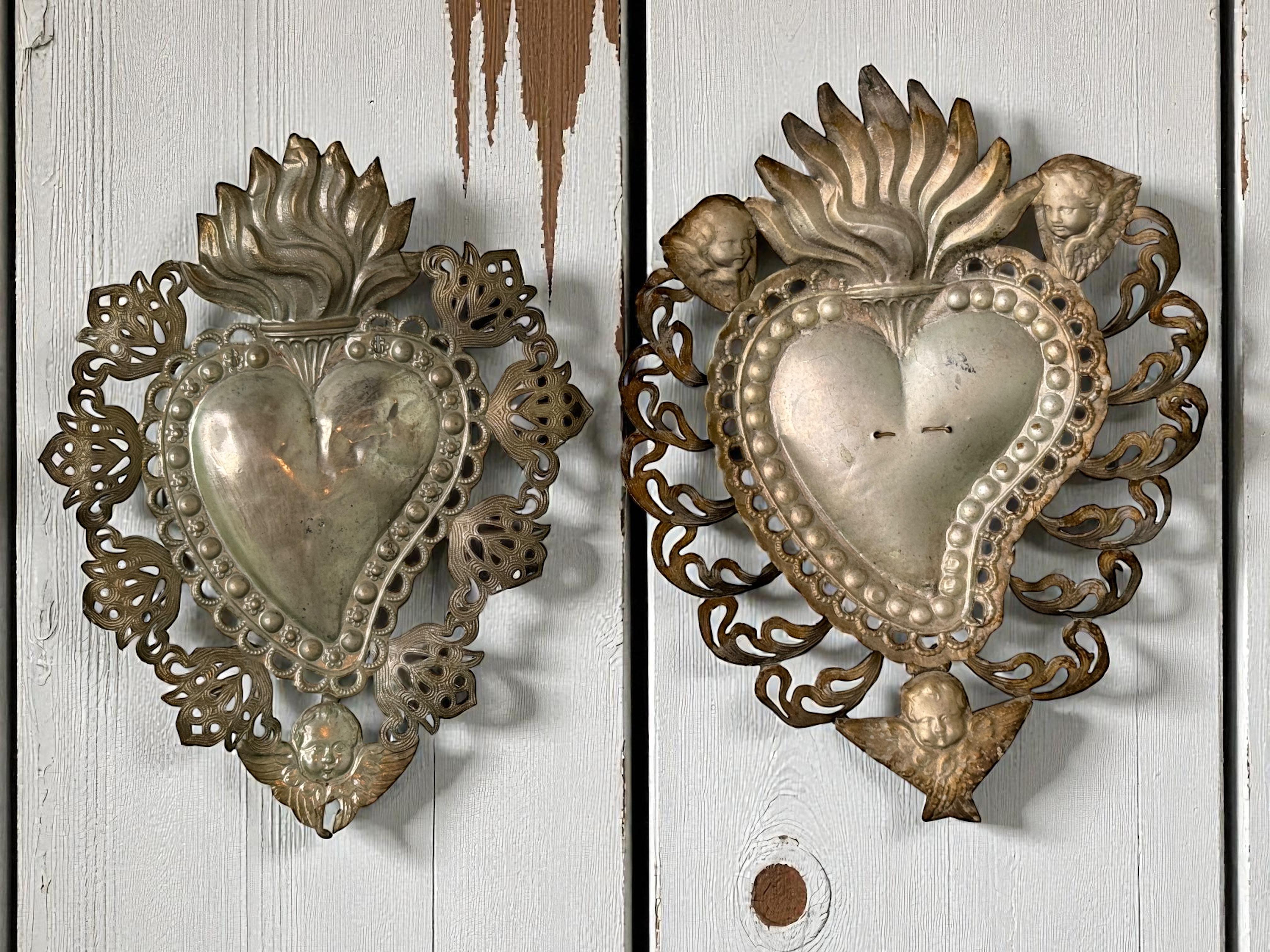 Lote de dos Ex Voto de Plata del Sagrado Corazón con Ángel Querubín, Antiguo Europeo 1900s en venta 10